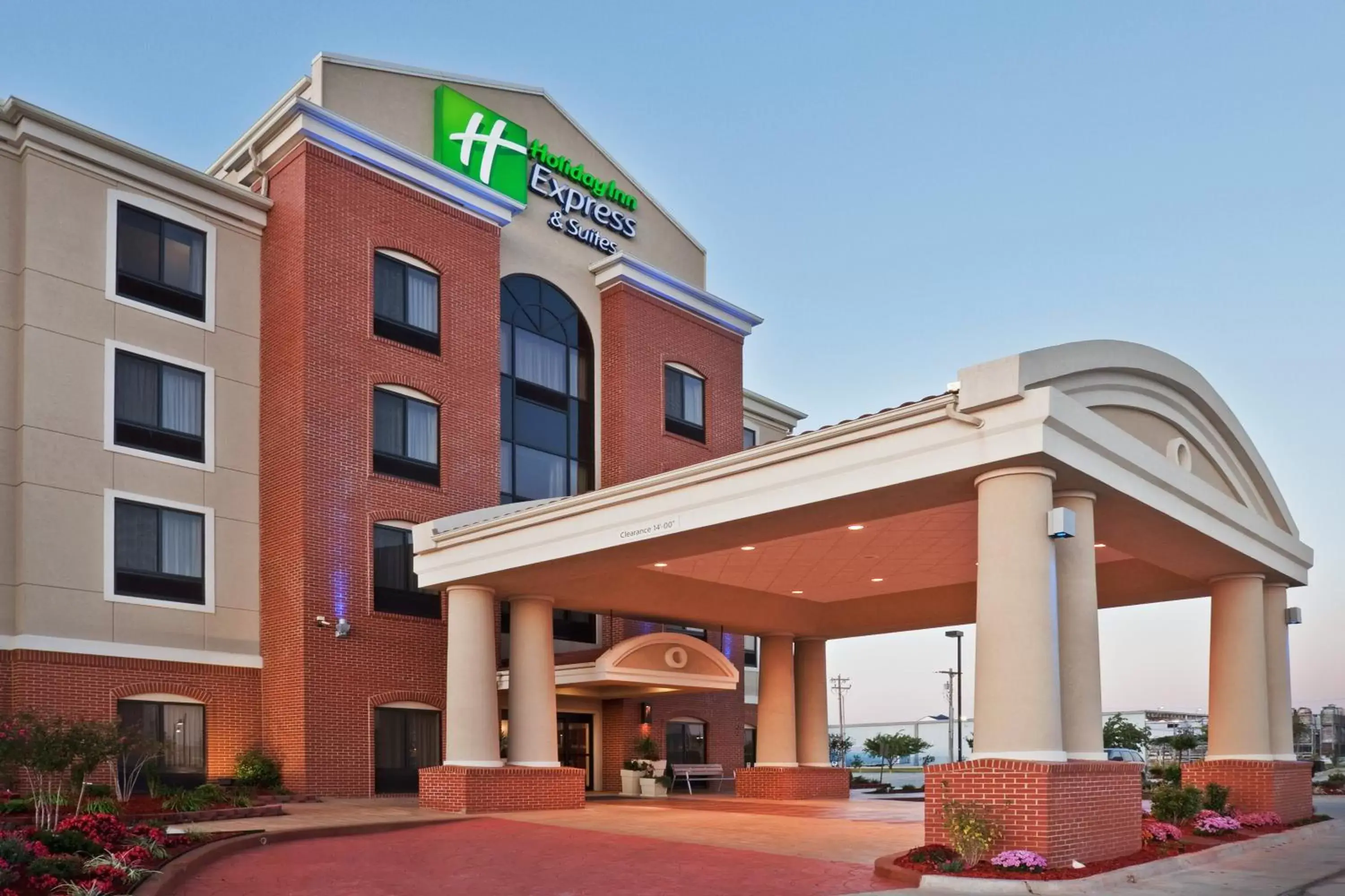 Property building in Holiday Inn Express Hotel & Suites Oklahoma City-West Yukon, an IHG Hotel