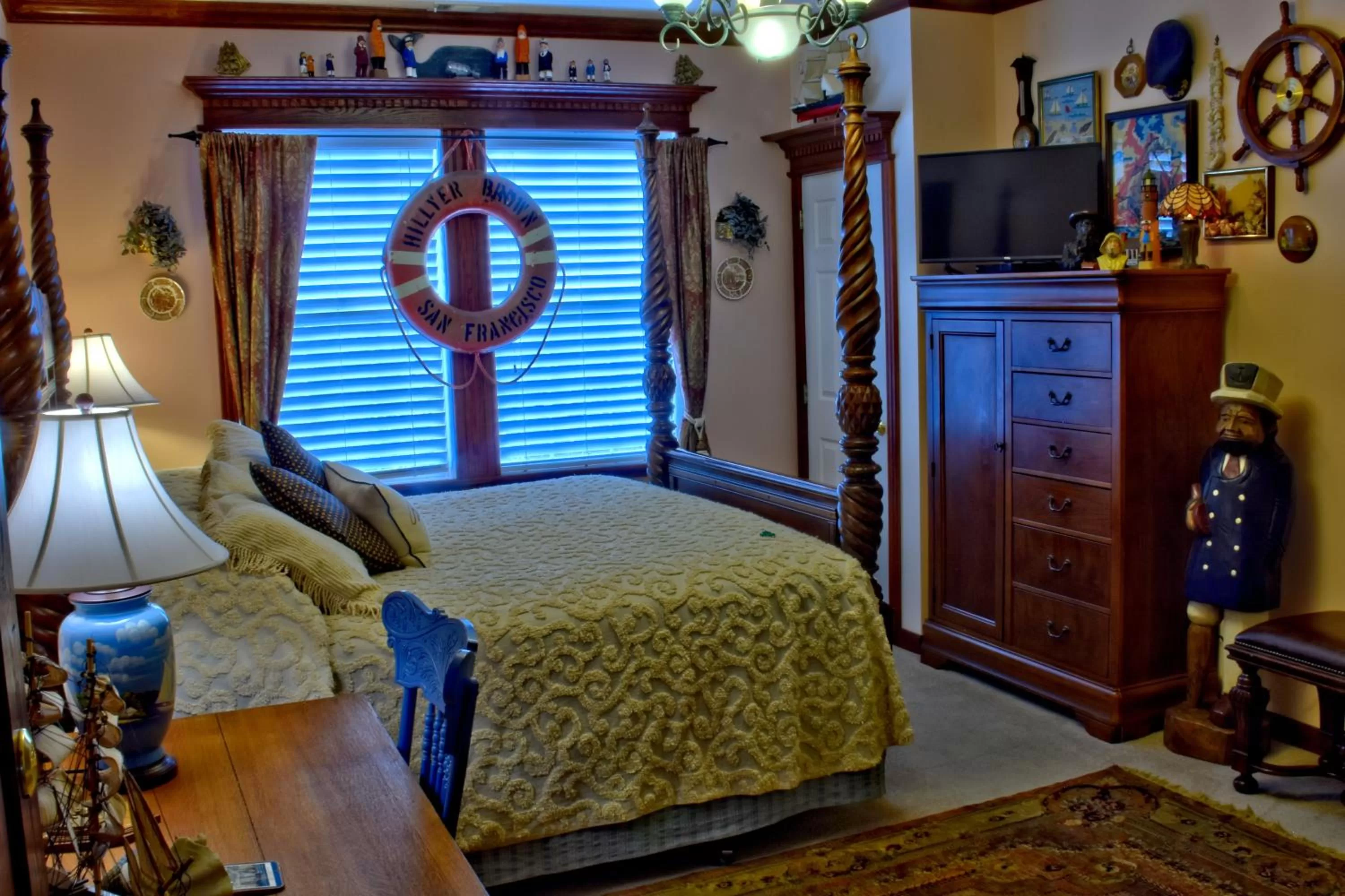 King Room in Big Yellow Inn