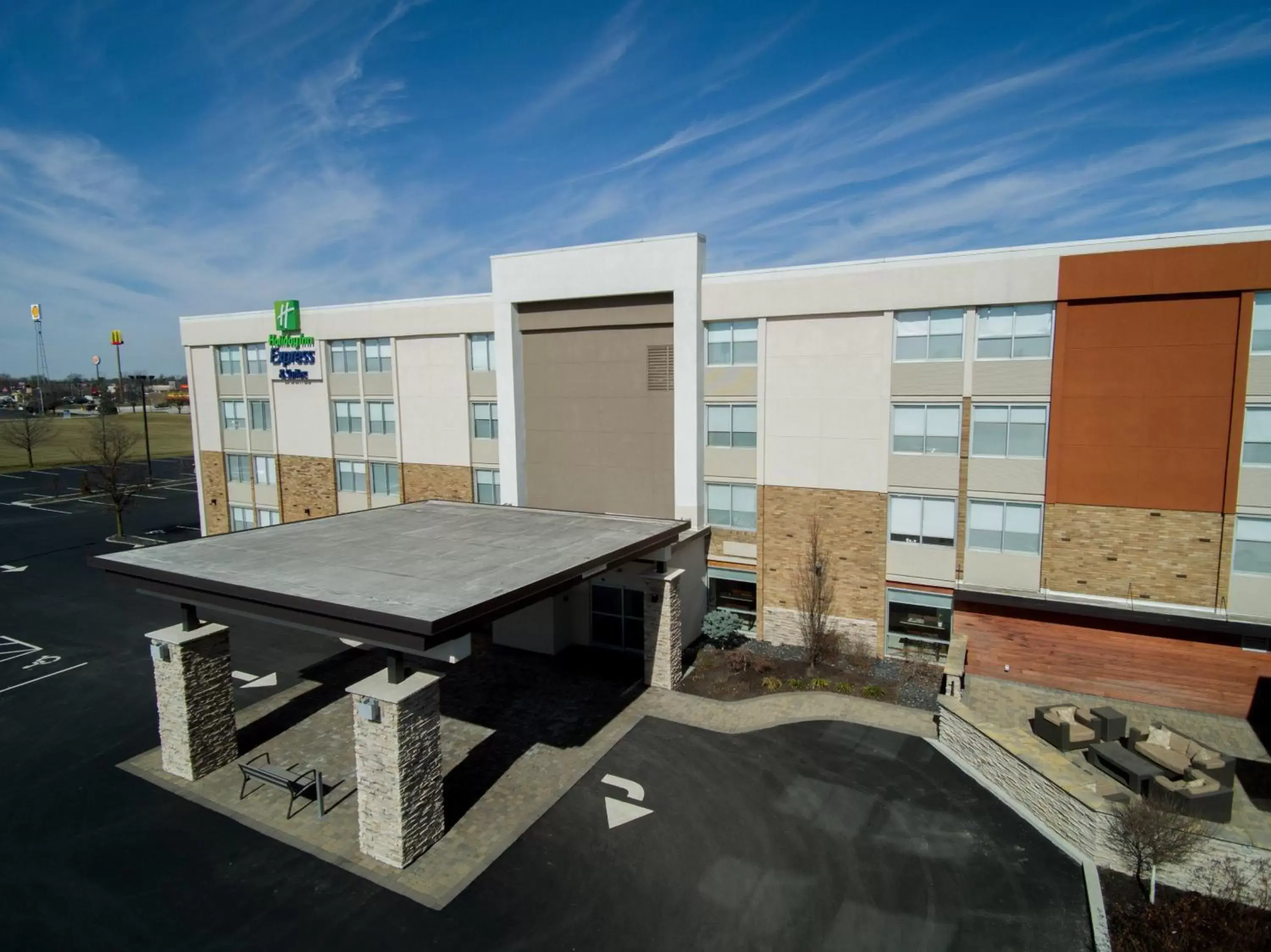 Property Building in Holiday Inn Express & Suites Wapakoneta, an IHG Hotel