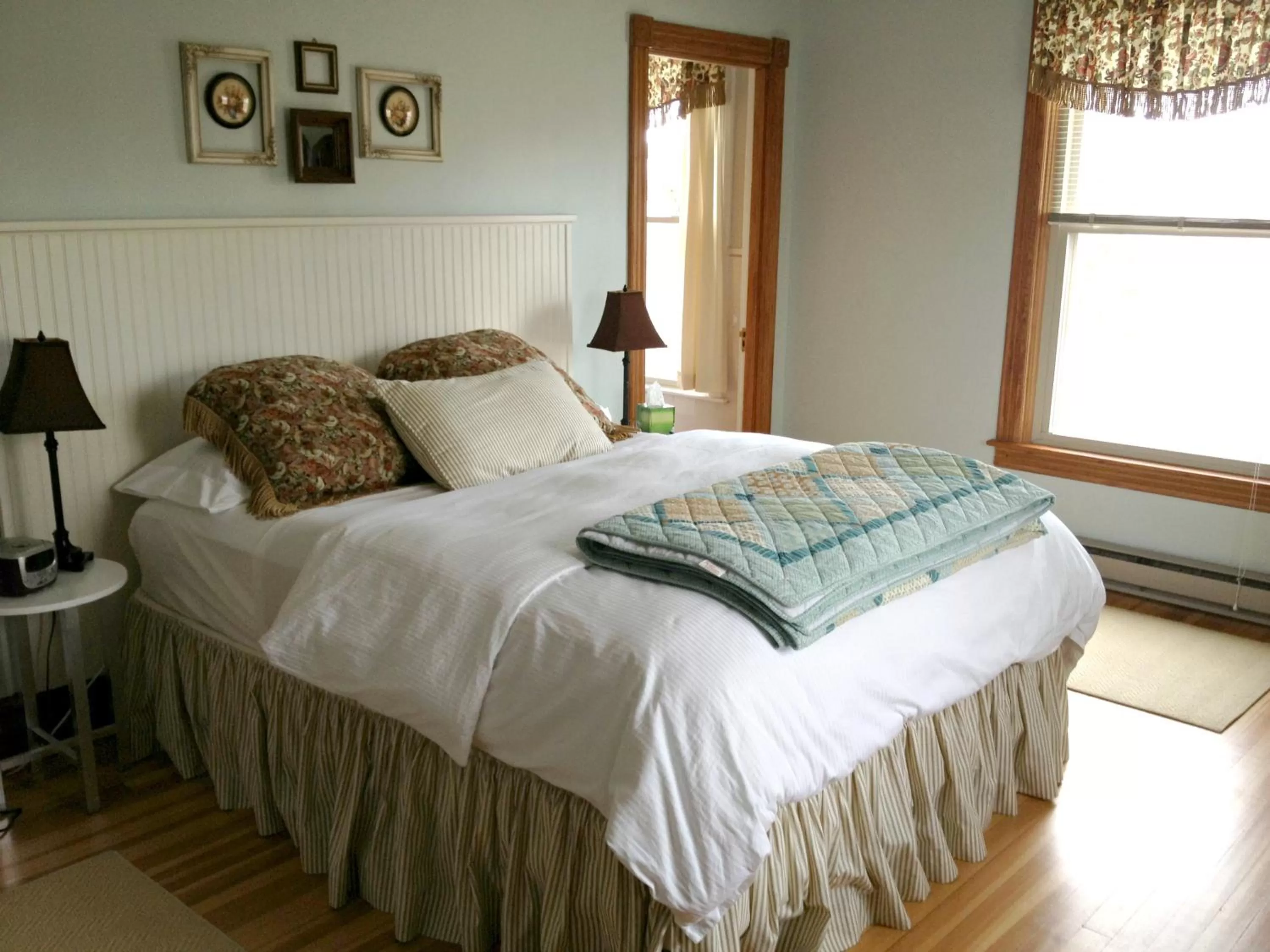 Bed in The Inn at Ragged Edge