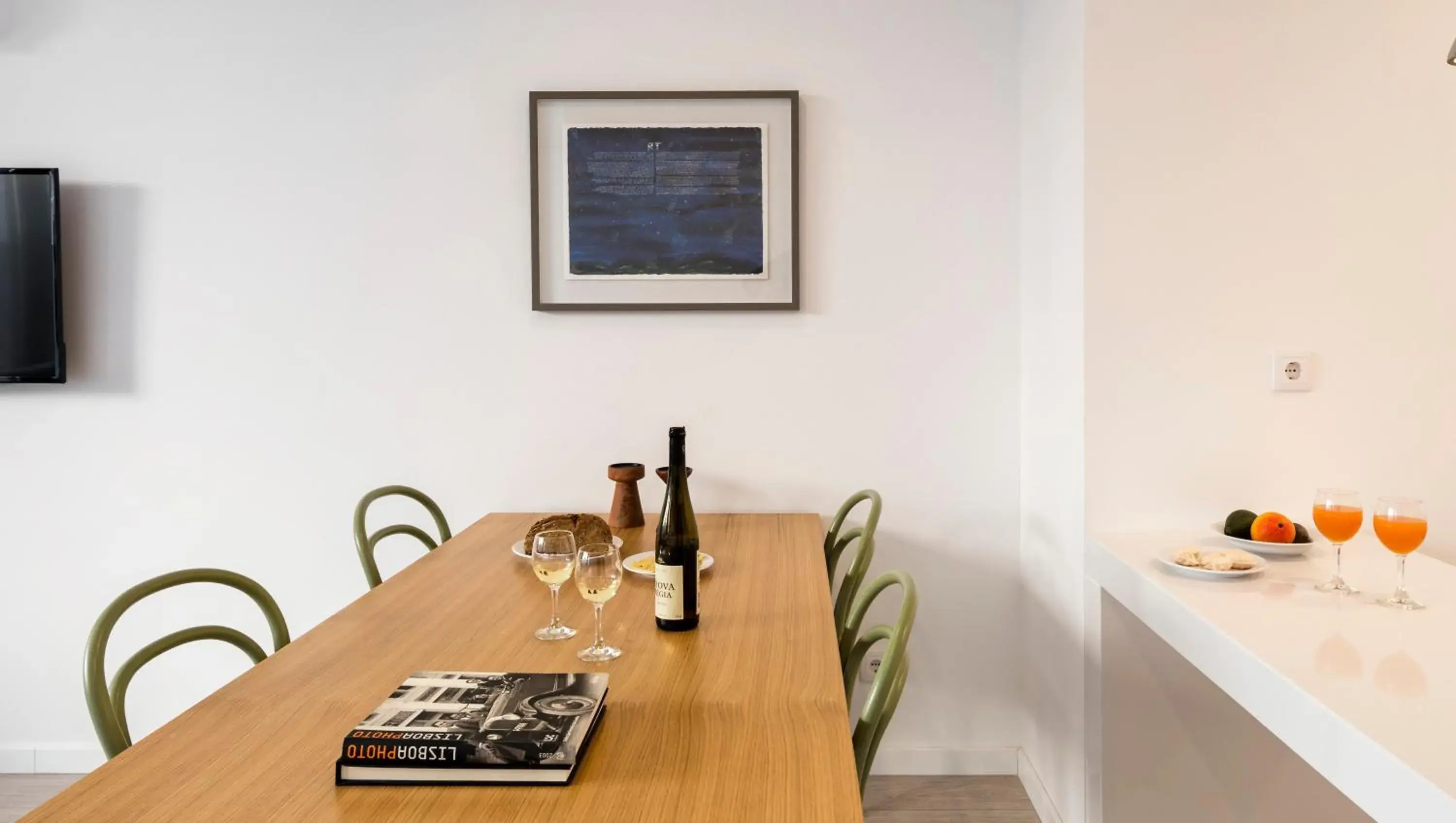 Kitchen or kitchenette, Dining Area in Lisbon Serviced Apartments - Parque