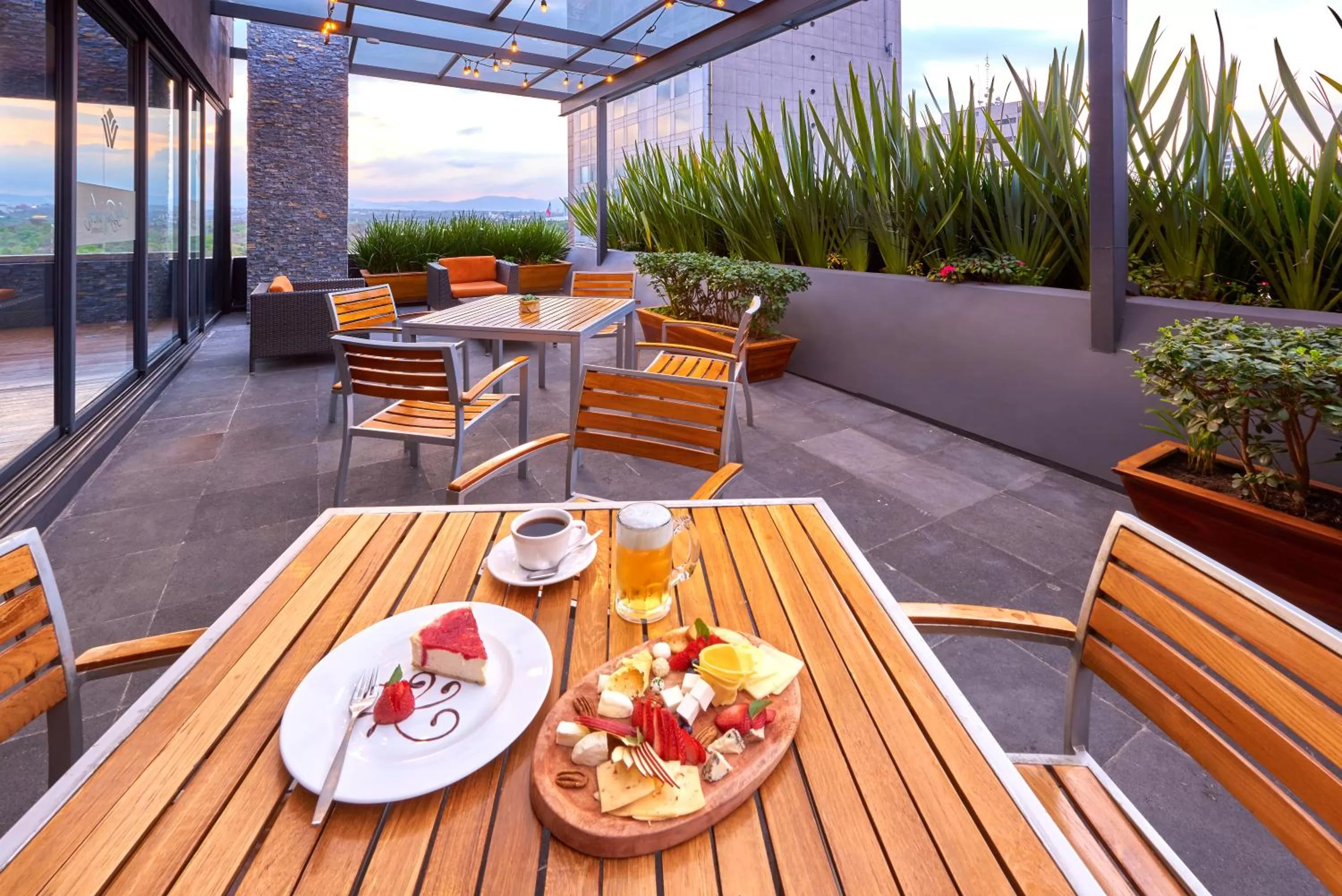 Food and drinks in Wyndham Garden Mexico City - Polanco