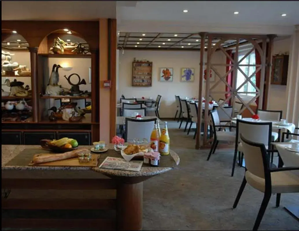 Restaurant/Places to Eat in Hotel Les Remparts