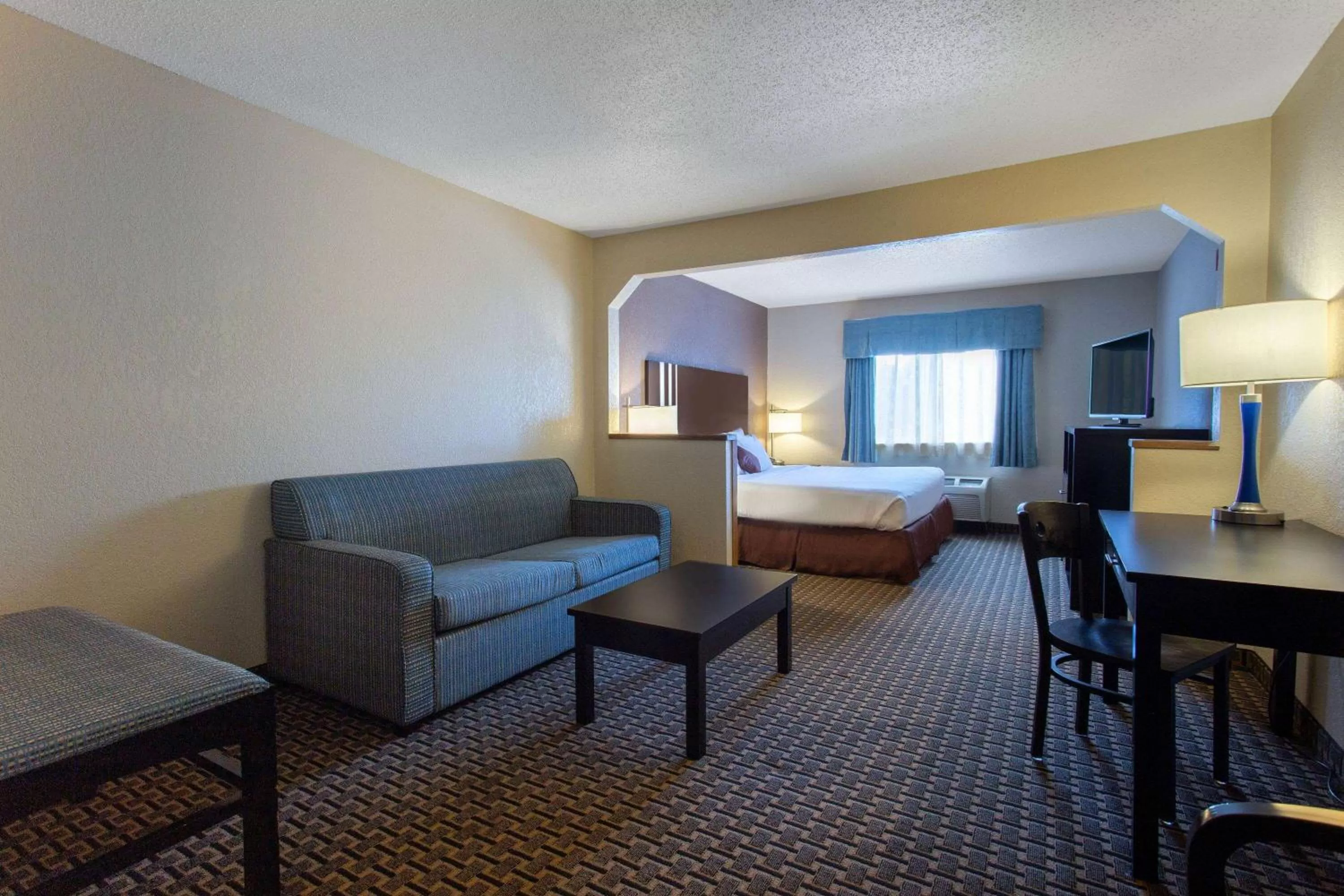 Photo of the whole room in Ramada by Wyndham Glendale Heights/Lombard