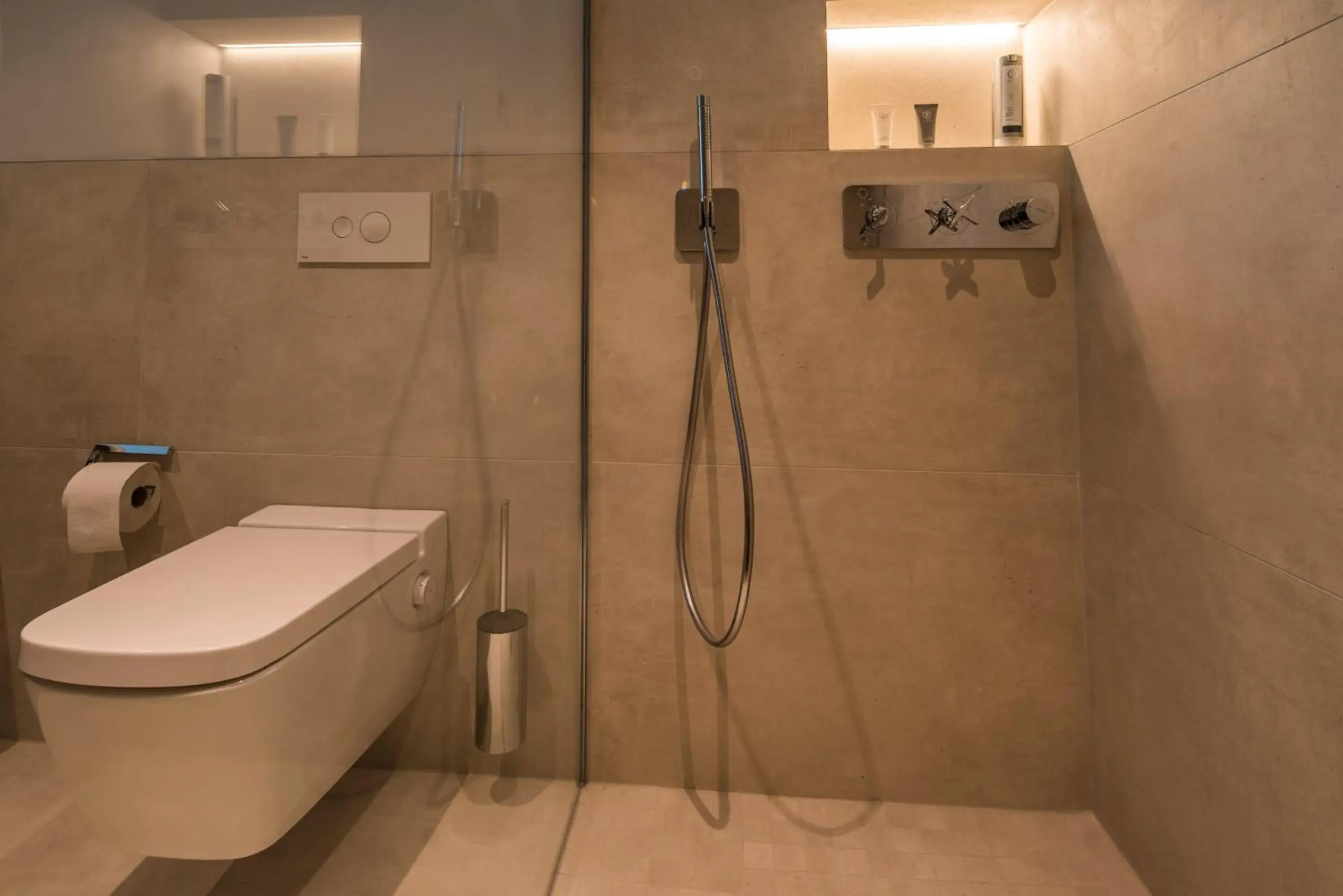 Shower, Bathroom in Essensio Hotel Düsseldorf