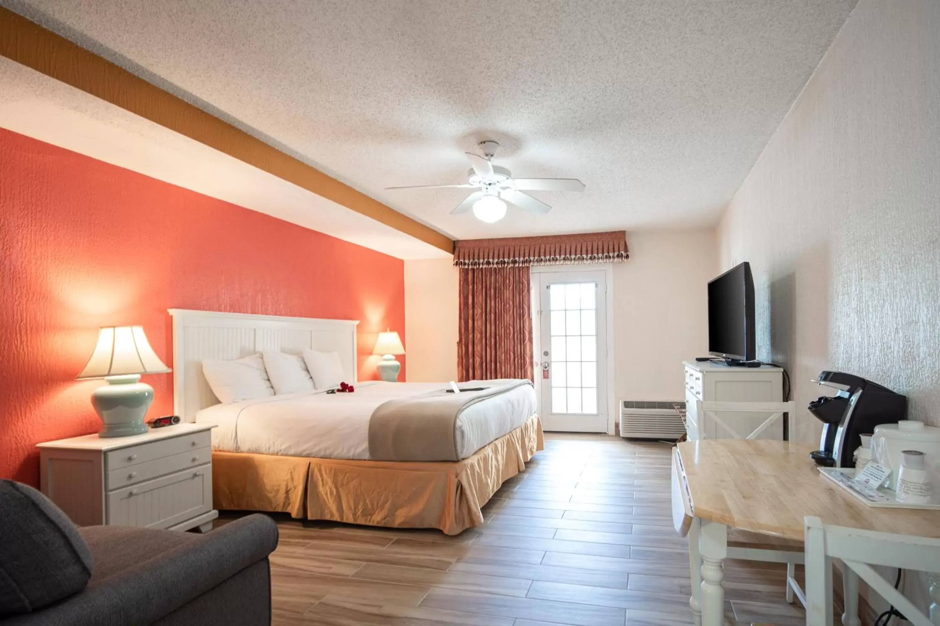 Photo of the whole room in Island Sun Inn & Suites - Venice, Florida Historic Downtown & Beach Getaway