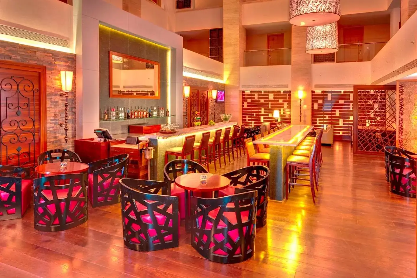 Lounge or bar, Restaurant/Places to Eat in Pride Plaza Hotel, Kolkata