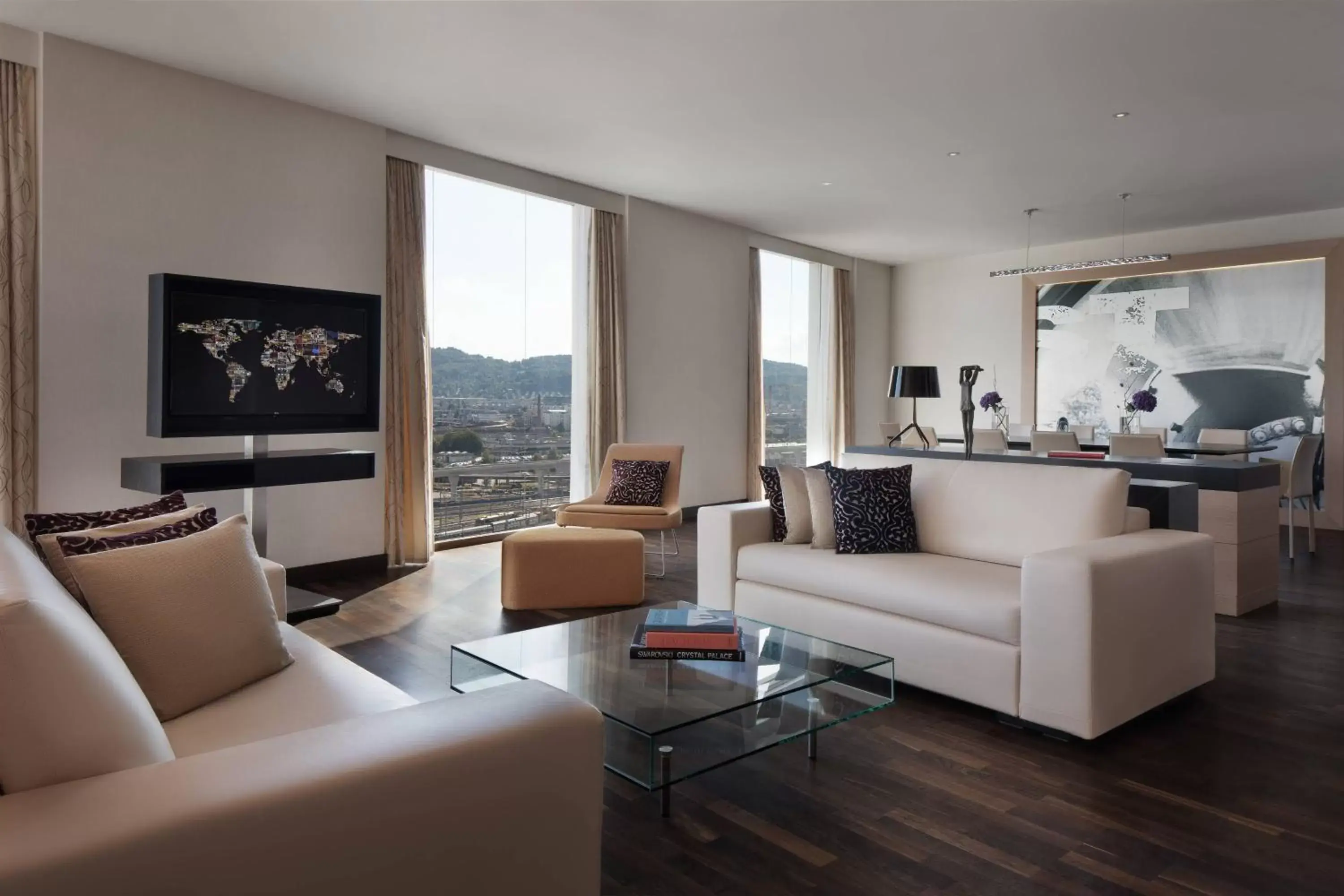 Living room, Seating Area in Renaissance Zurich Tower Hotel