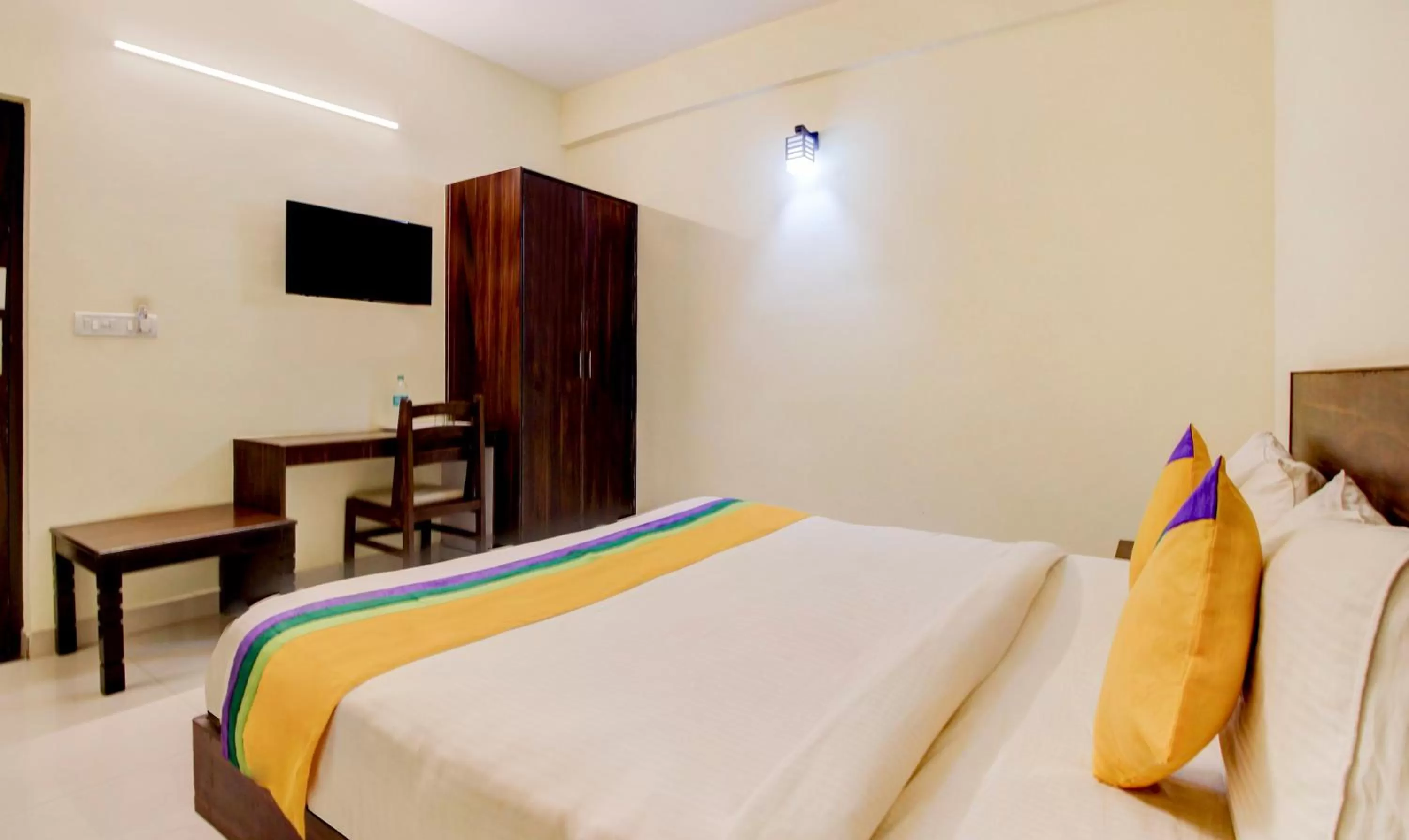 Bed in Itsy By Treebo - Royal Monarch