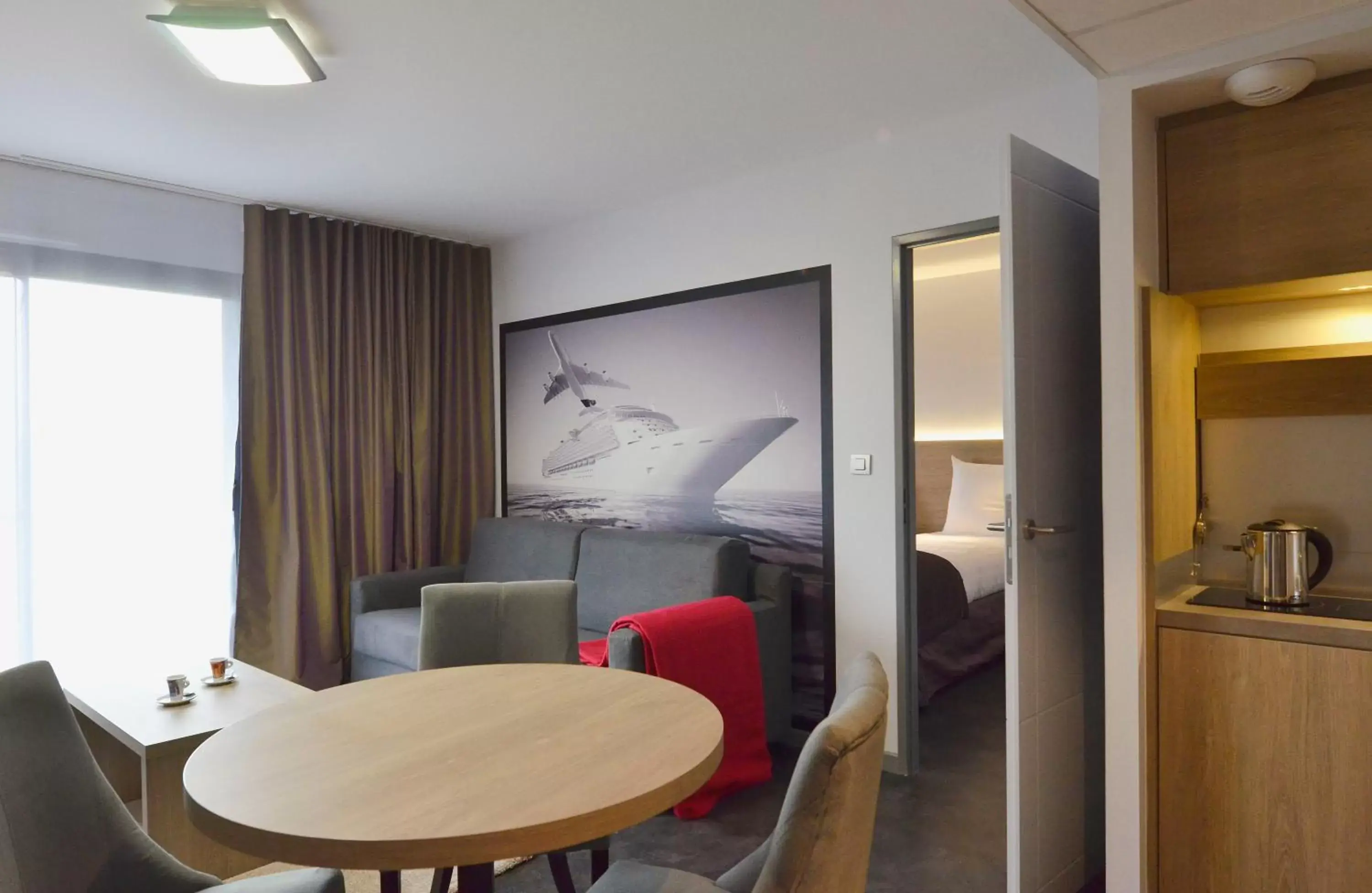 Apartment with Queen Bed and Sofa Bed - Non-Smoking in Best Western Les Aureliades Saint Nazaire Apartment with Queen Bed and Sofa Bed - Non-Smoking in Best Western Les Aureliades Saint Nazaire