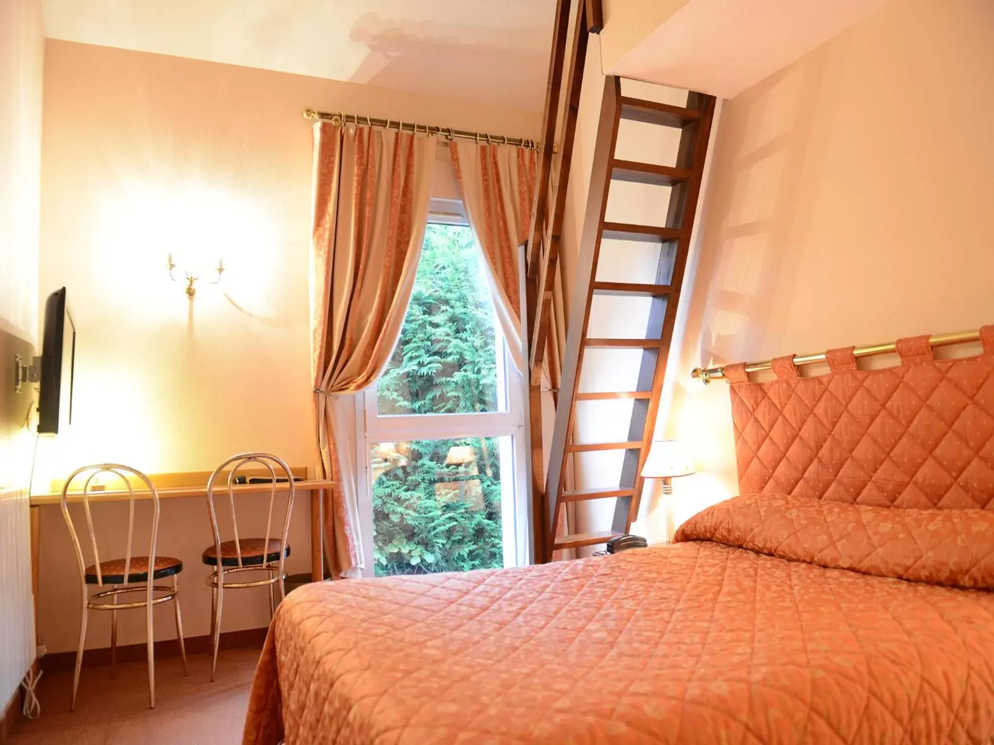 Quadruple Room in Hôtel Le Galion Quadruple Room in Hôtel Le Galion