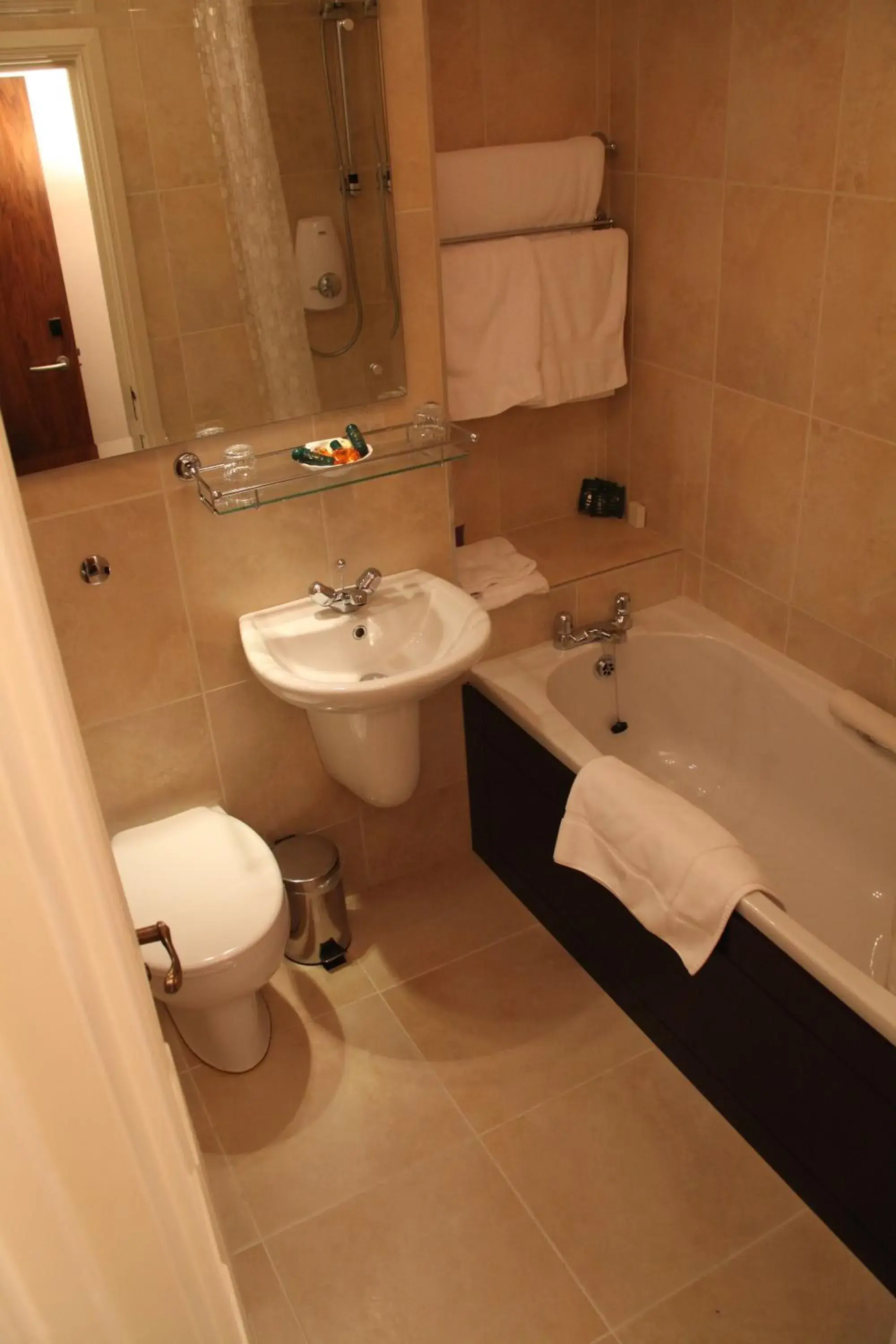 Bathroom in Greenvale Hotel