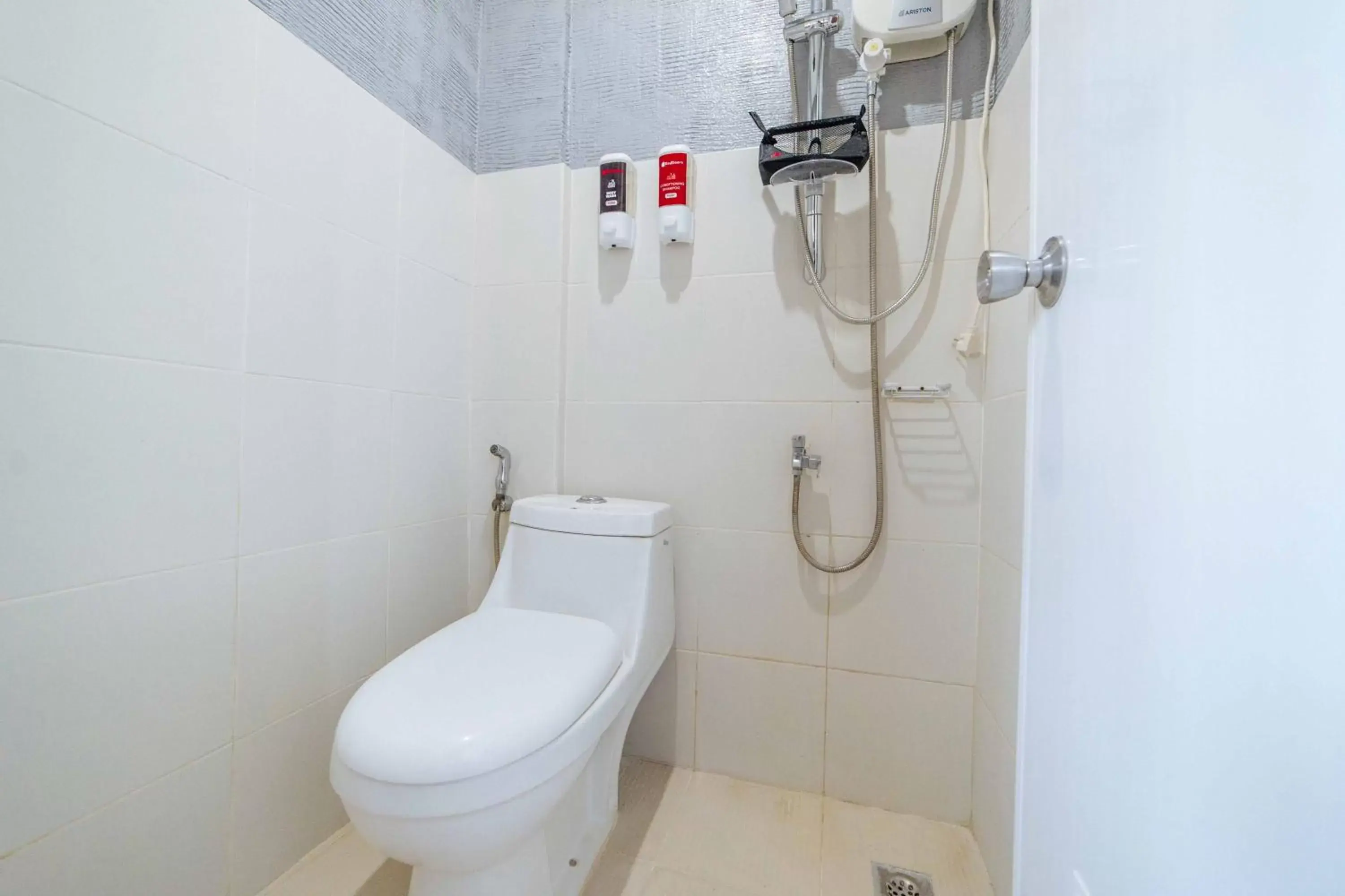 Bathroom in RedDoorz Plus @ Casa Lucia Sindalan San Fernando City Pampanga