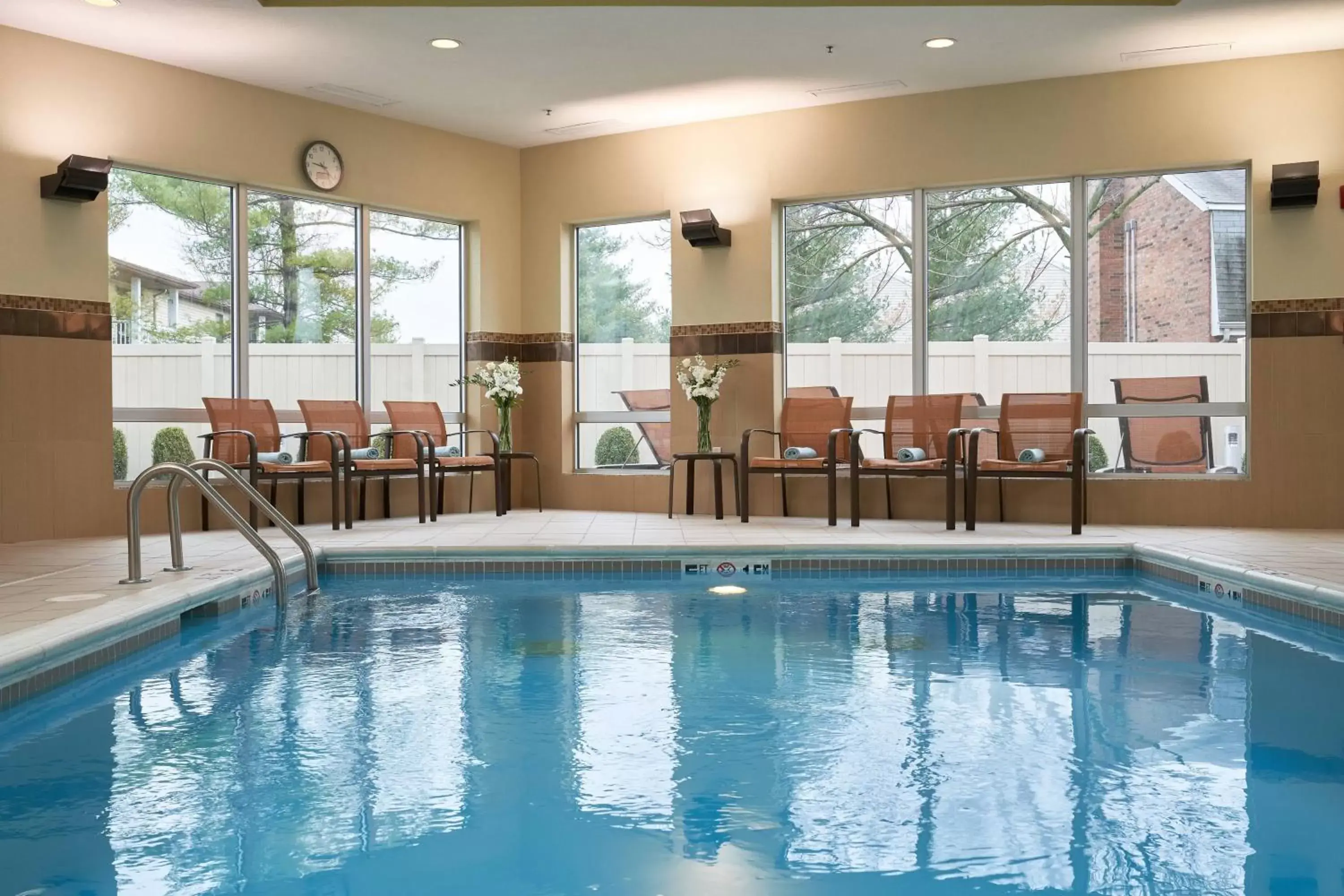 Swimming Pool in Courtyard by Marriott Evansville East