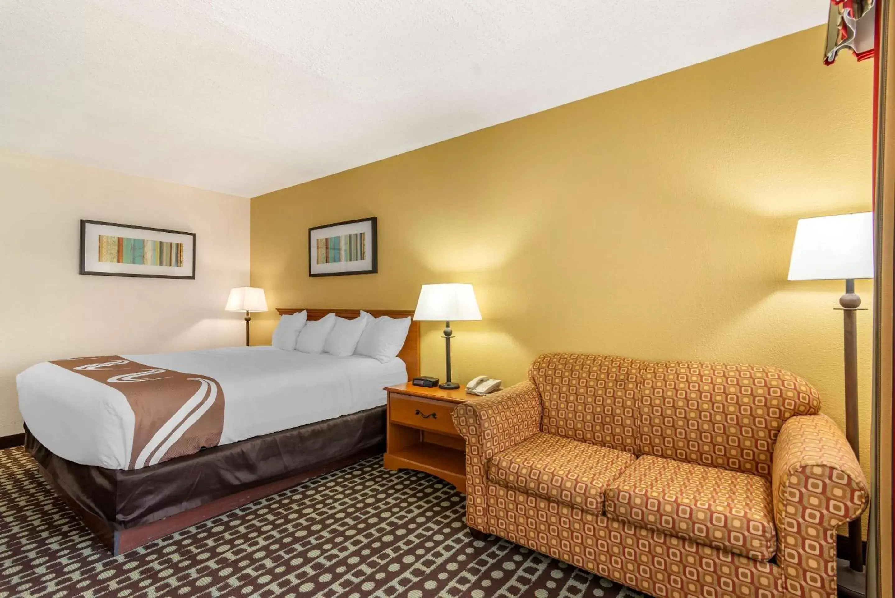 Photo of the whole room, Room Photo in Quality Inn Fayetteville Near Historic Downtown Square