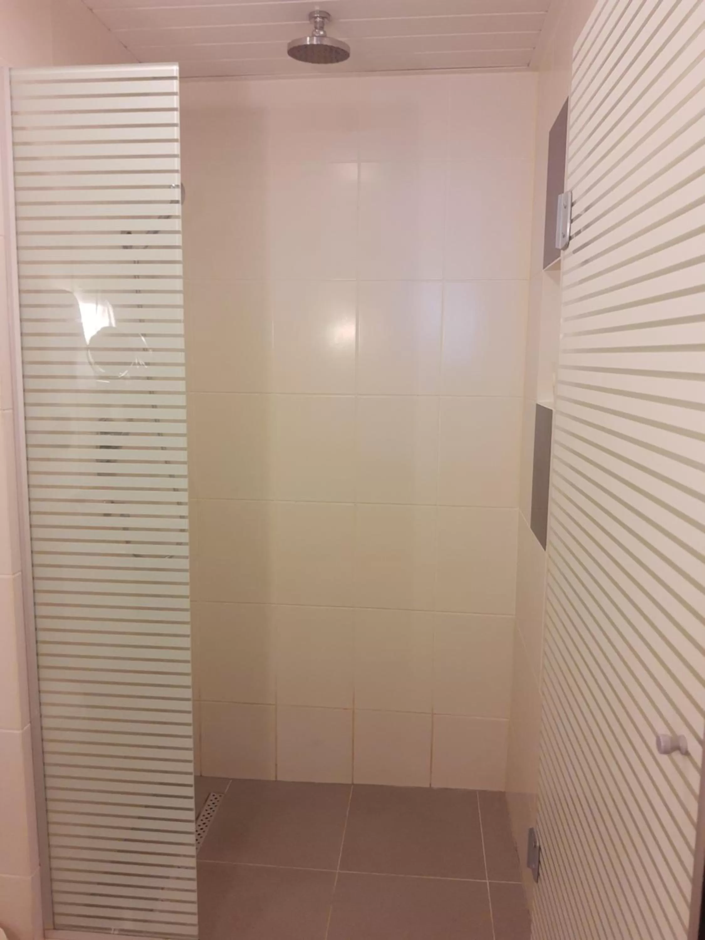 Shower in Novotel Porto Alegre Airport