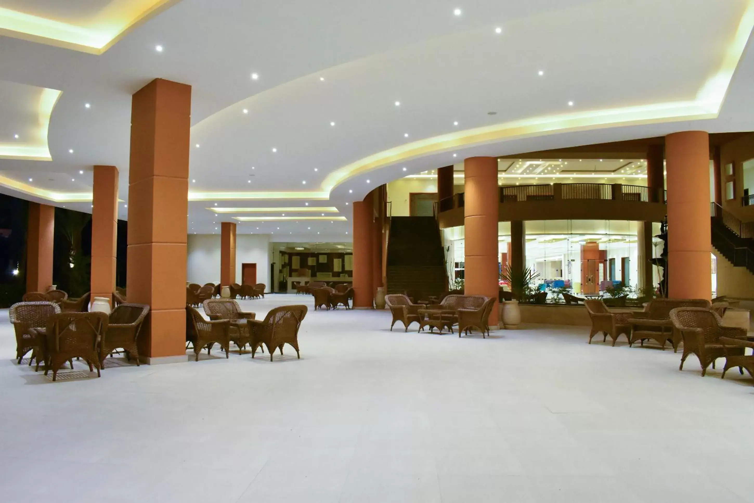 Lounge or bar, Restaurant/Places to Eat in Parrotel Lagoon Waterpark Resort