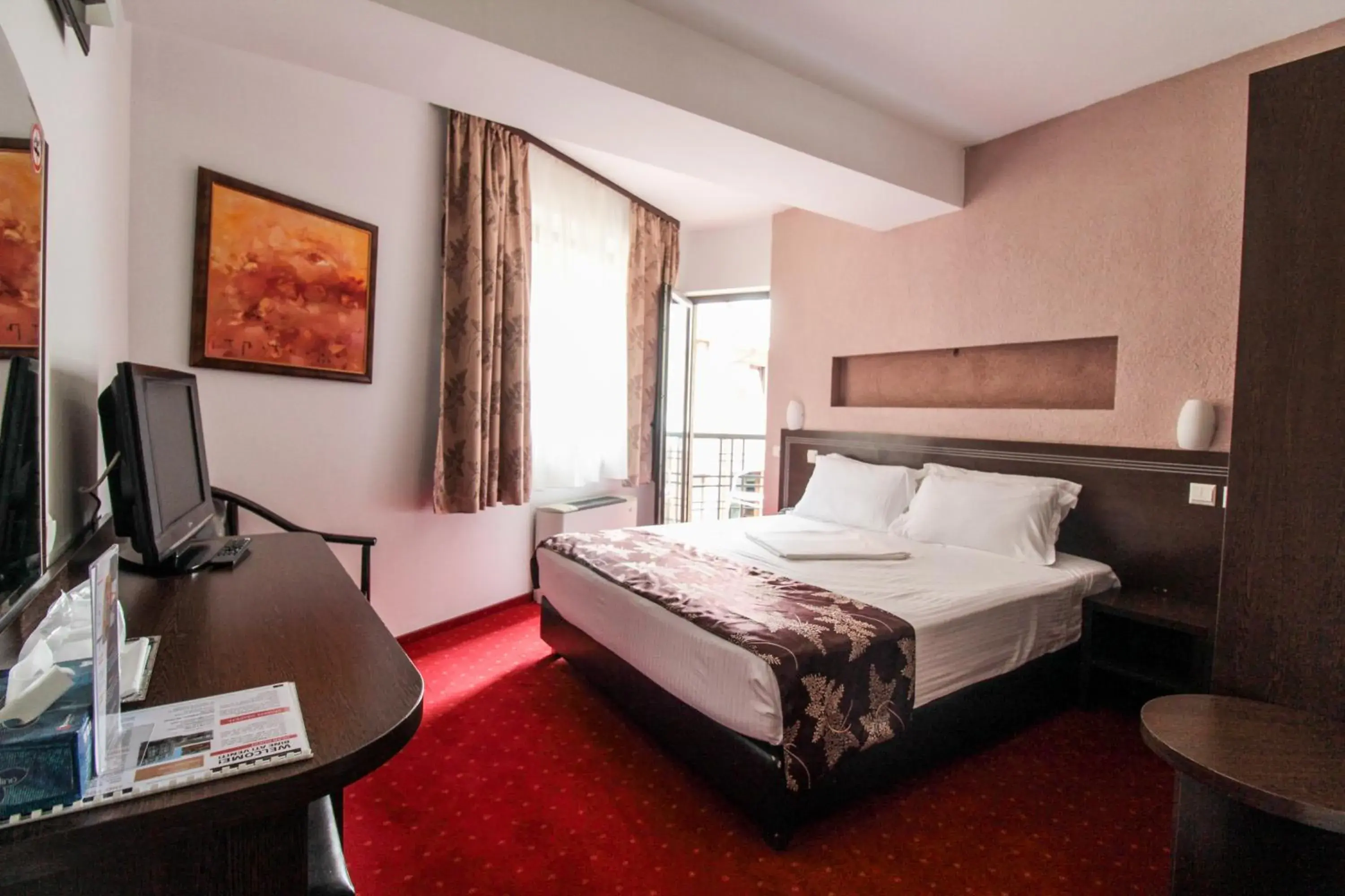 TV and multimedia, Bed in Hotel Razvan