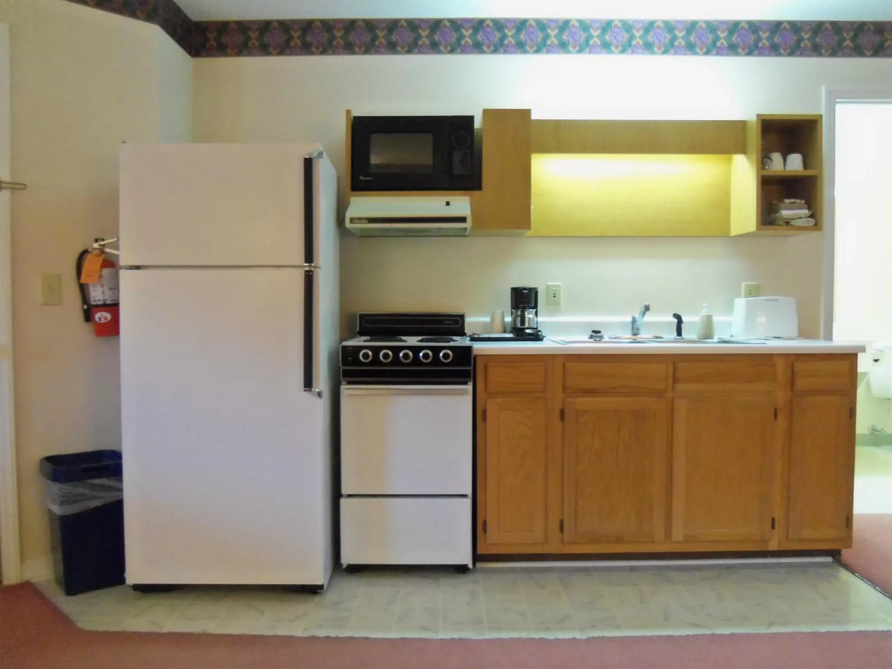 Queen with Two Queen Beds Creekside Kitchenette in Four Seasons Inn