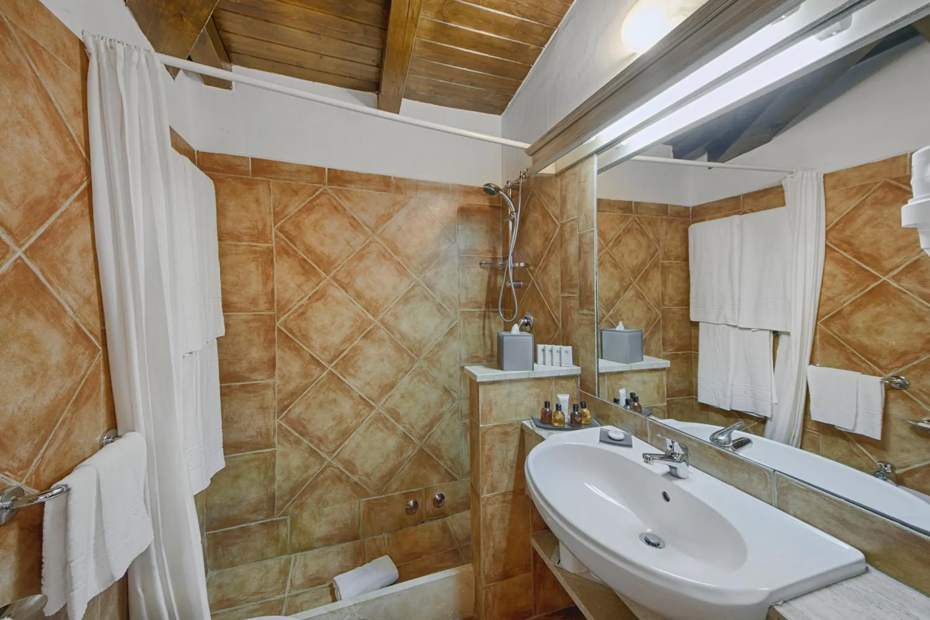 Bathroom in Colonna Hotel Country & Sporting
