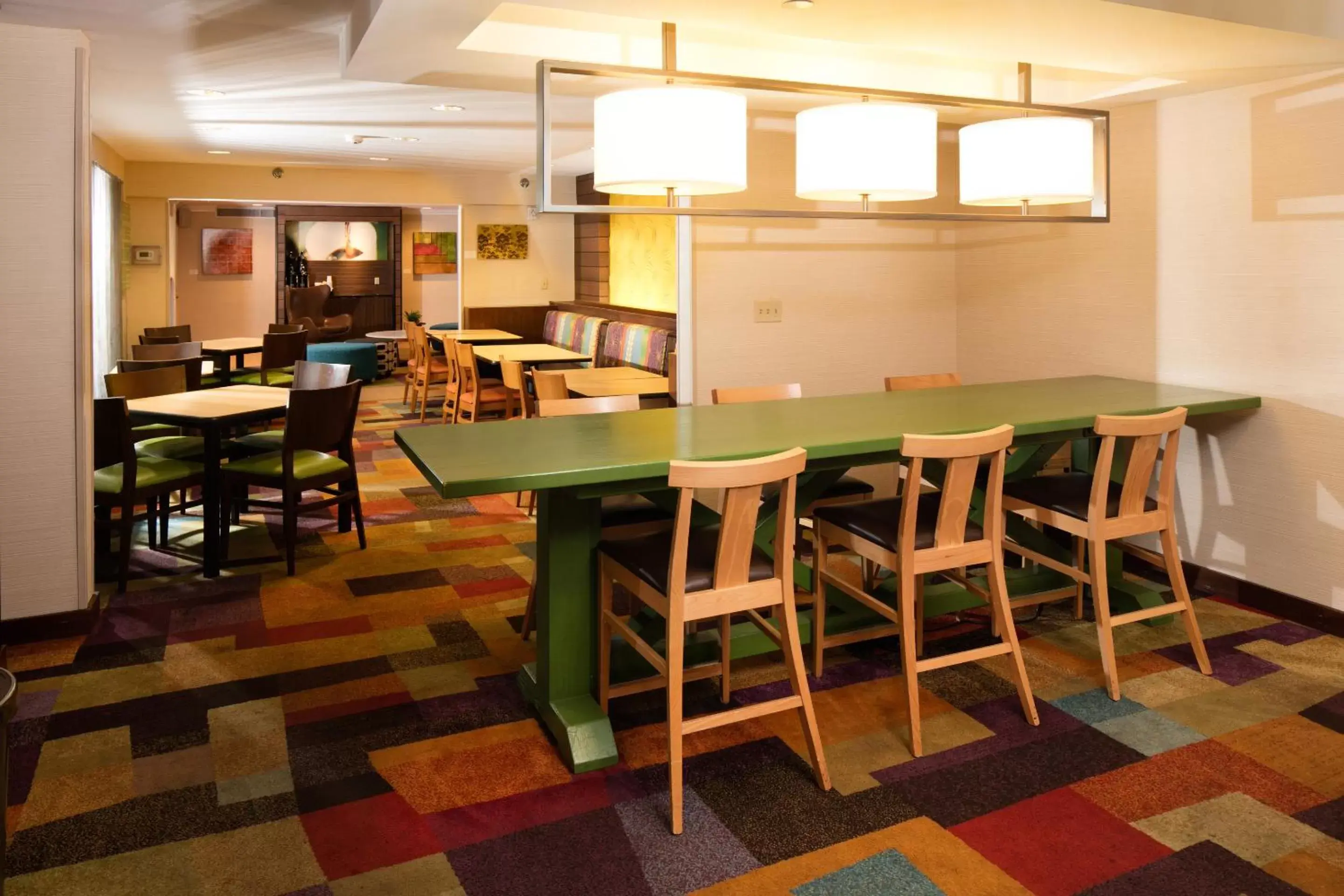 Food, Lounge/Bar in Baymont by Wyndham Dayton North