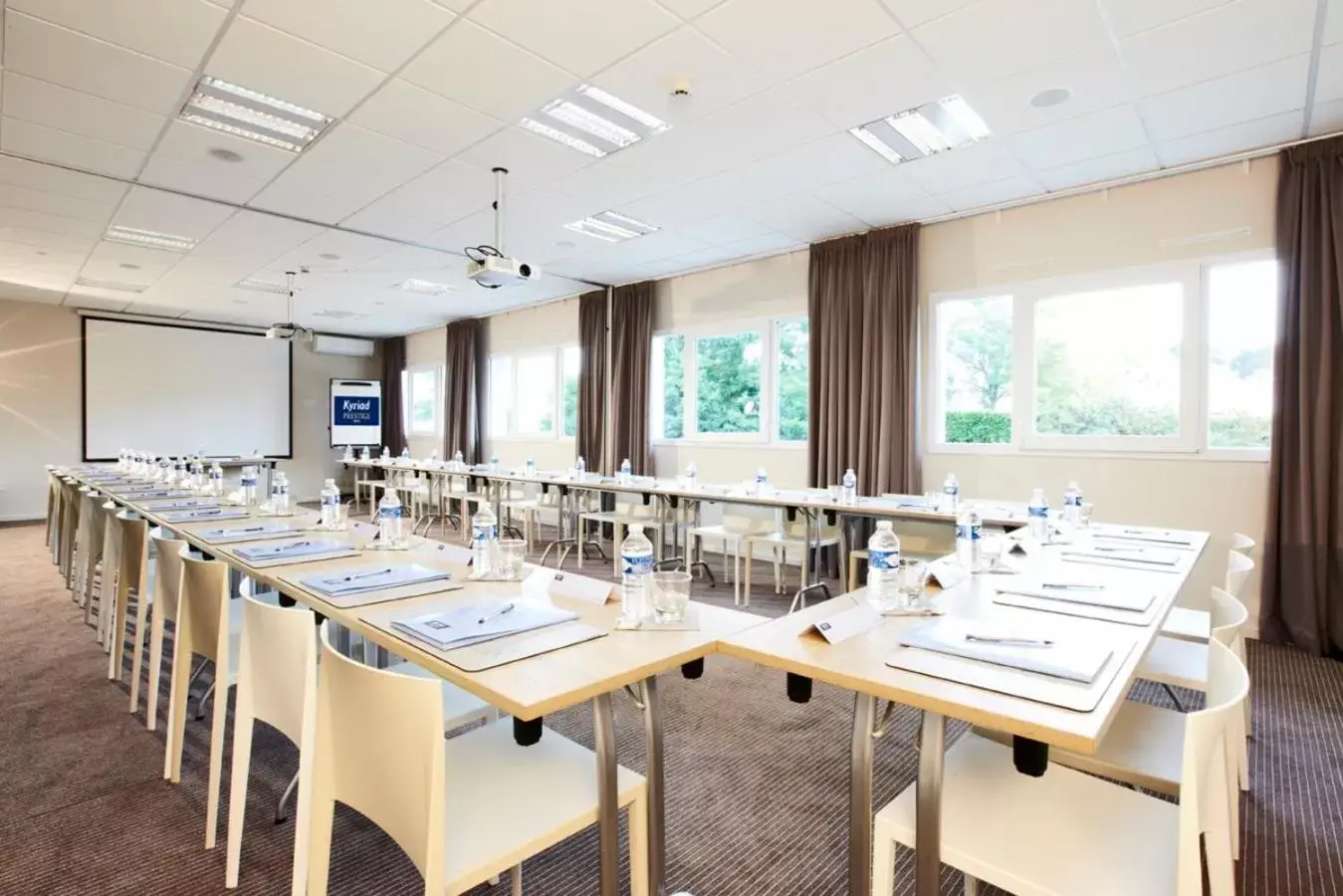 Meeting/conference room in Kyriad Prestige Vannes Centre-Palais des Arts