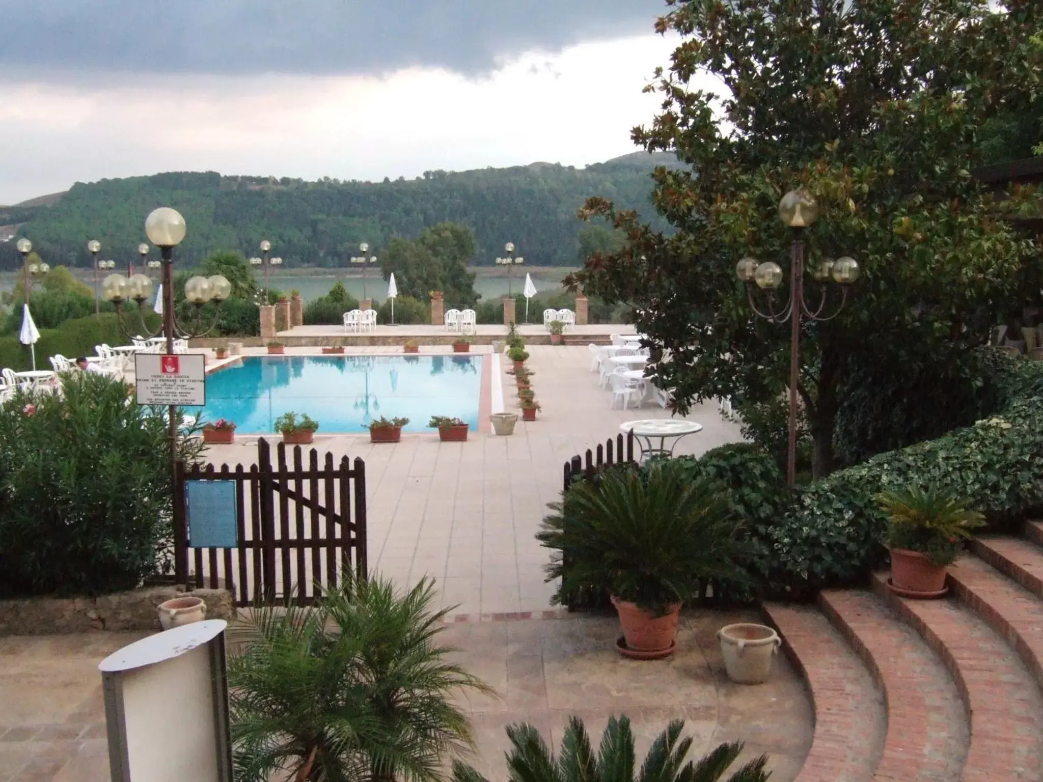 Garden, Pool View in Riviera Hotel