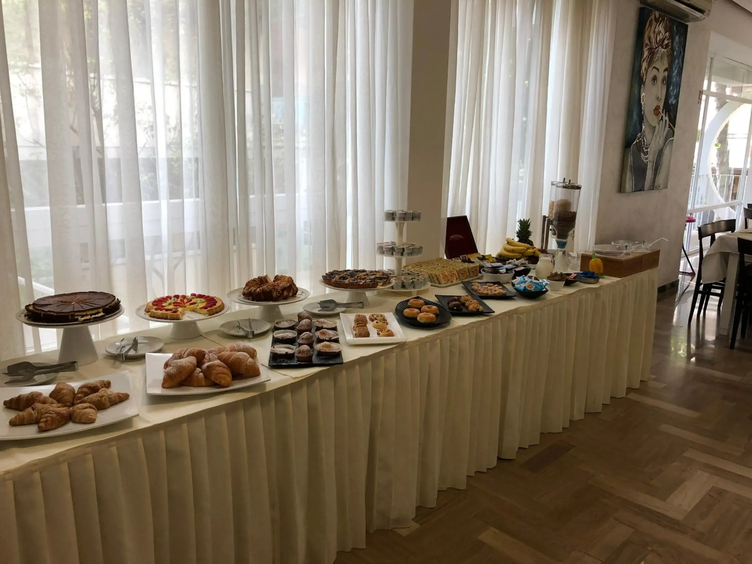 Buffet breakfast, Food in Hotel Hollywood