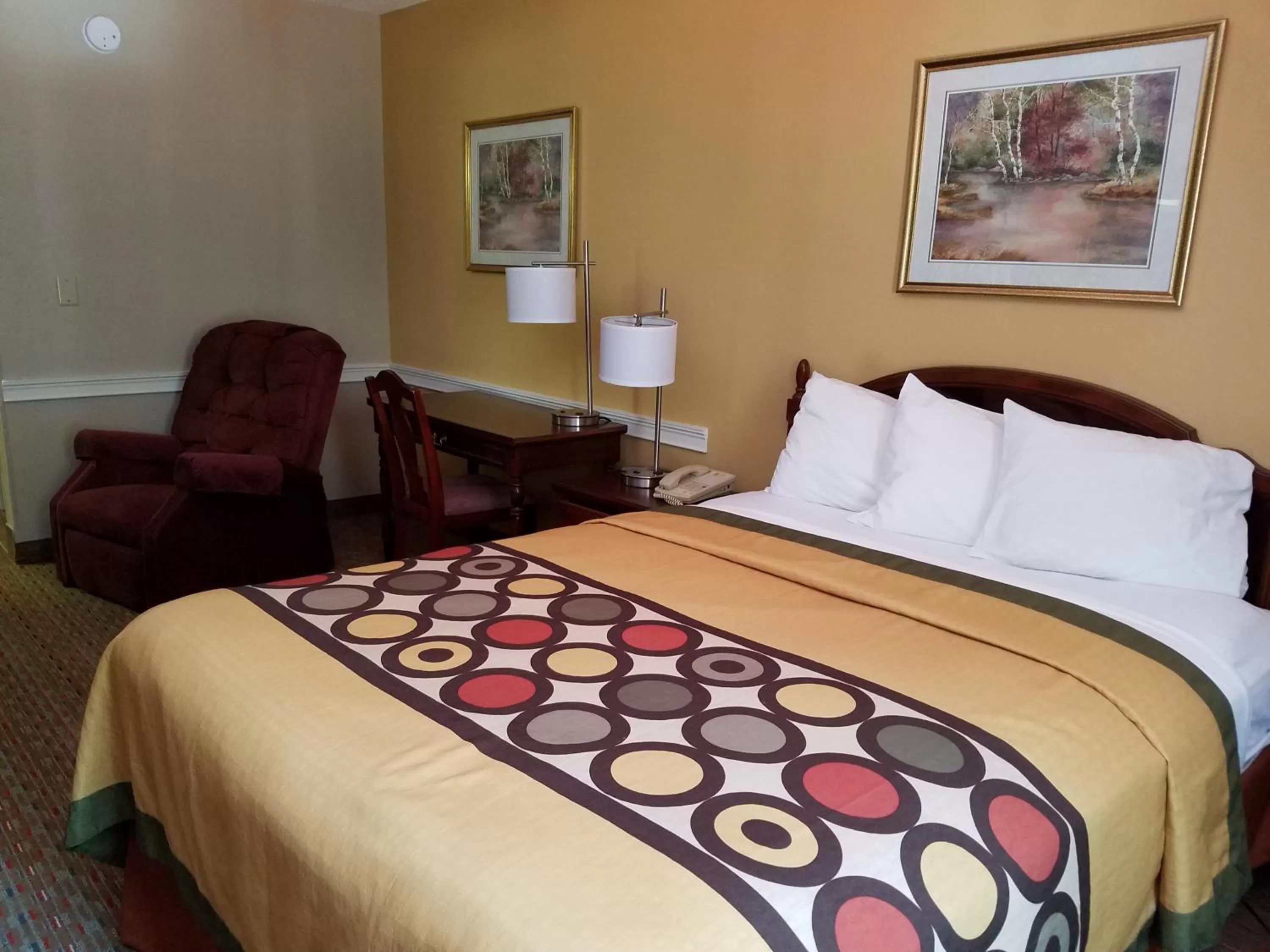 Queen Room - Non-Smoking in Super 8 by Wyndham Cornelia