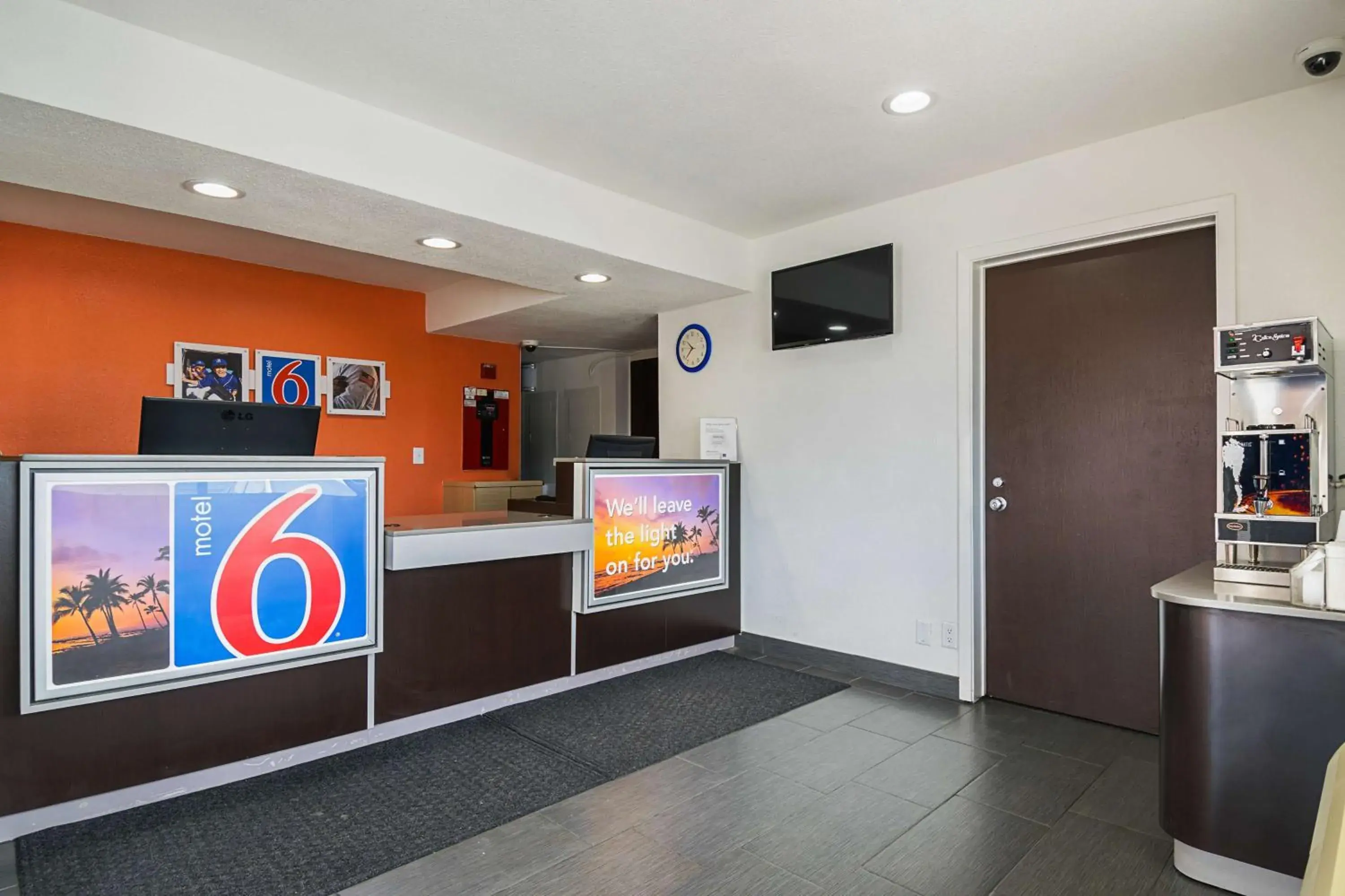 Lobby or reception, Lobby/Reception in Motel 6 Lost Hills / Buttonwillow Racetrack