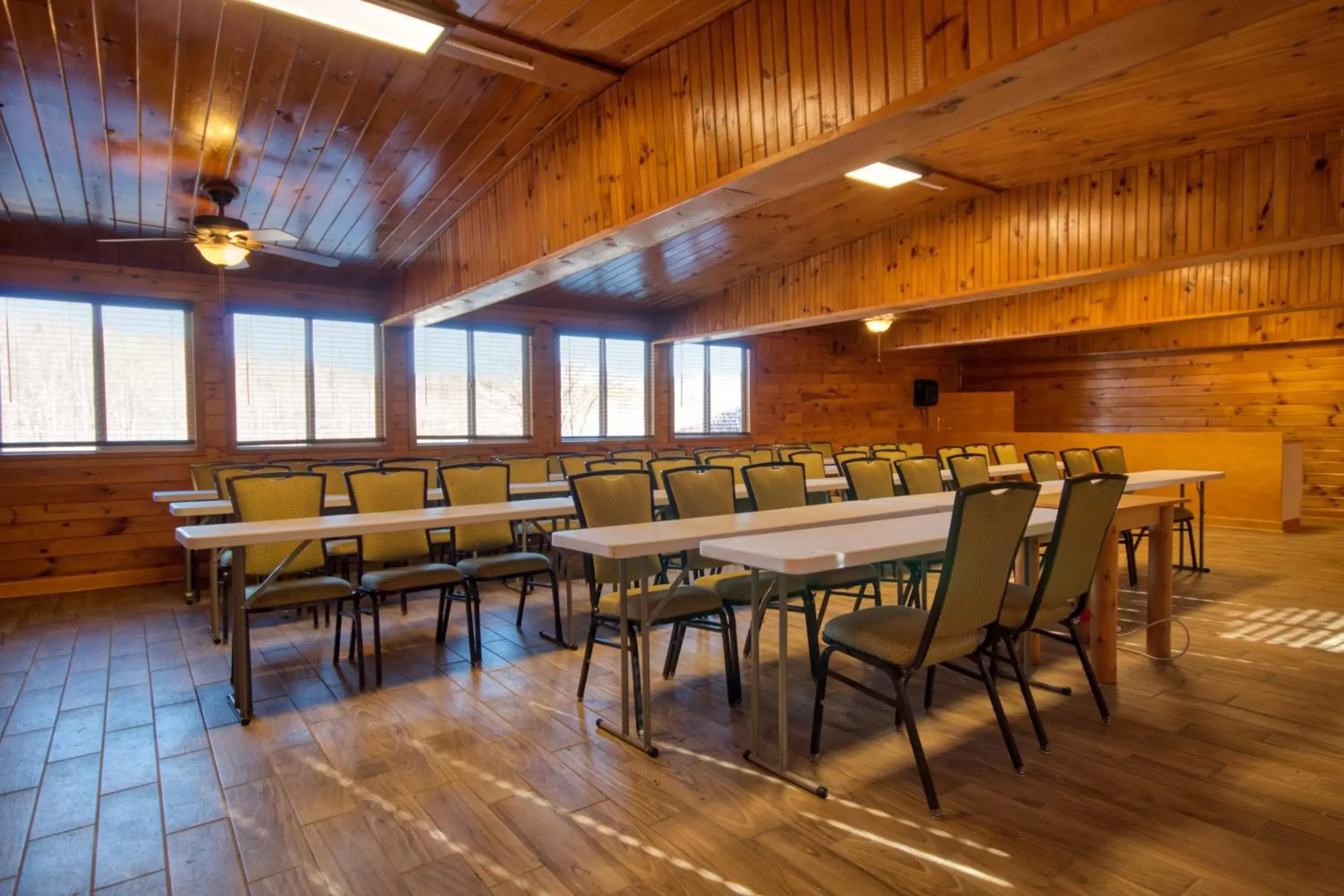 Business facilities in Tremont Lodge & Resort