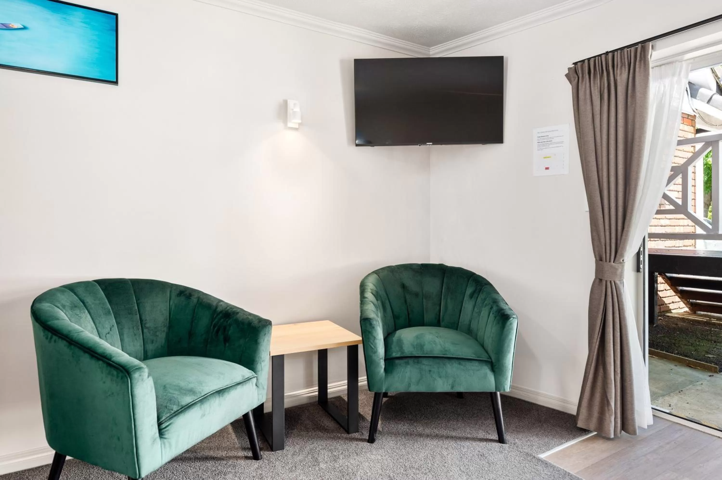 Seating area in Ashleigh Court Motel