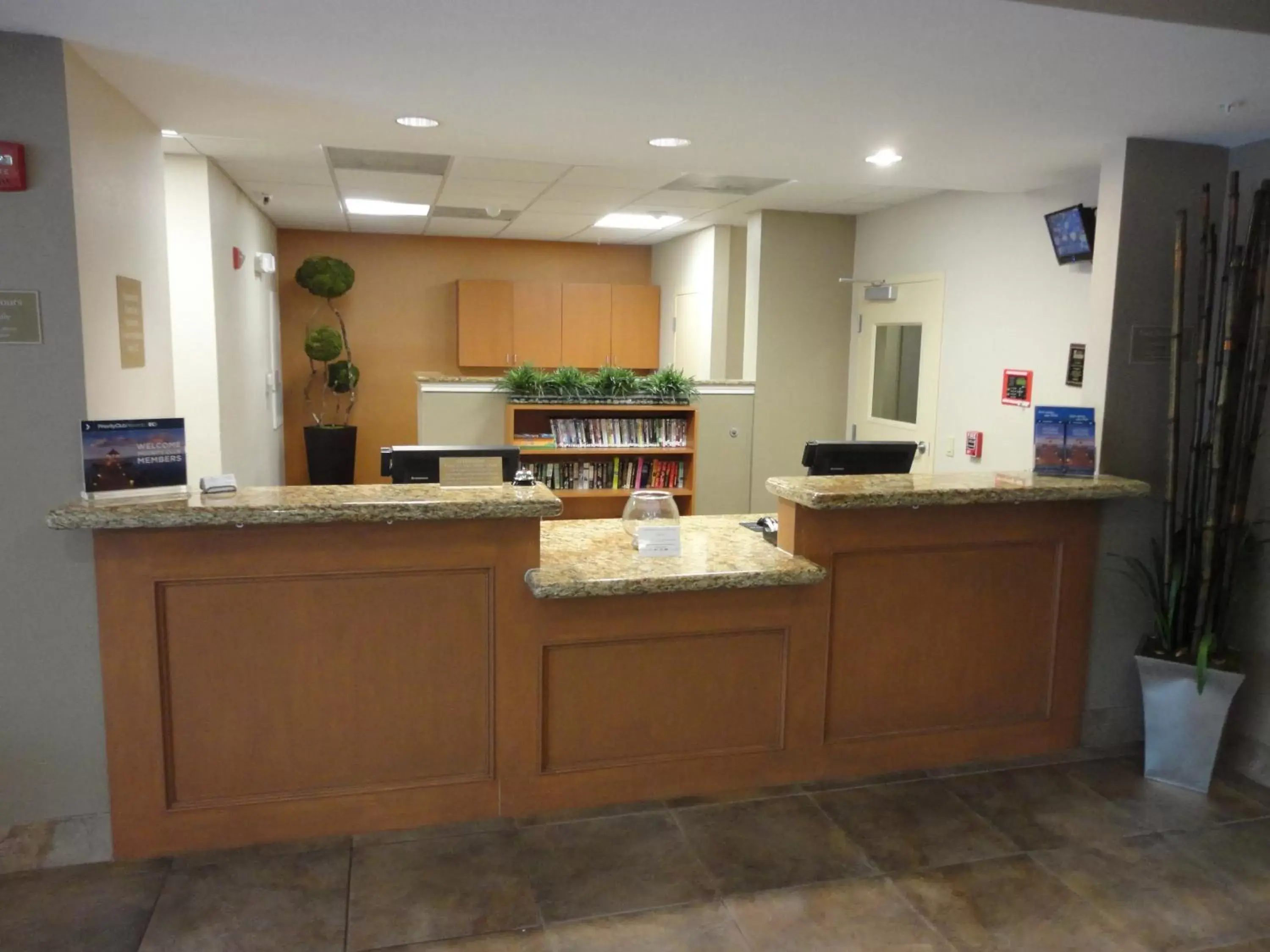 Property building, Lobby/Reception in Candlewood Suites Houston The Woodlands, an IHG Hotel