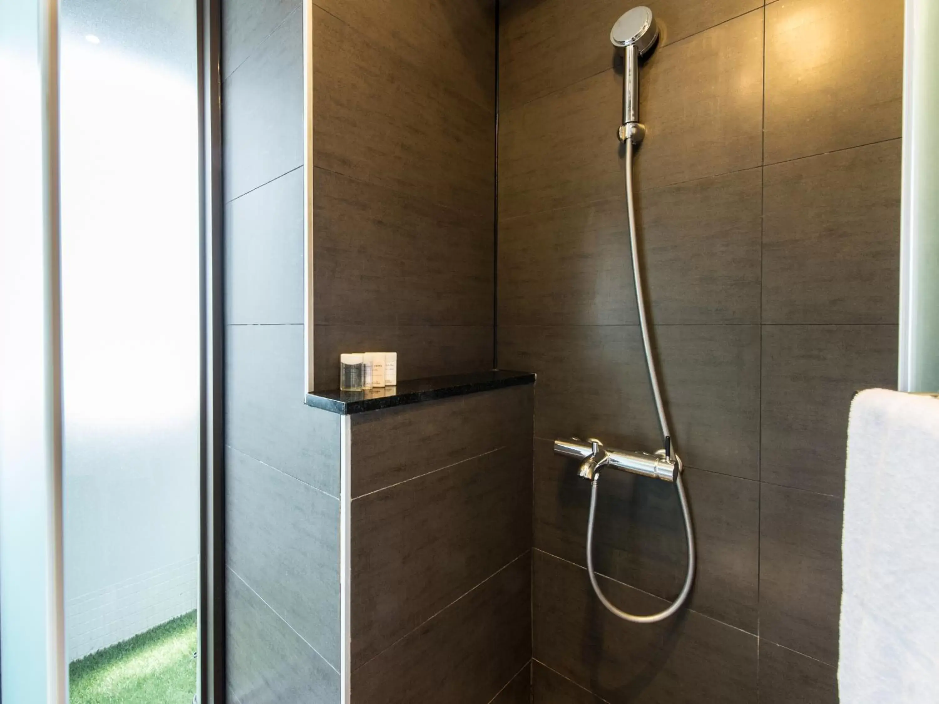 Shower, Bathroom in Hotel Relax I