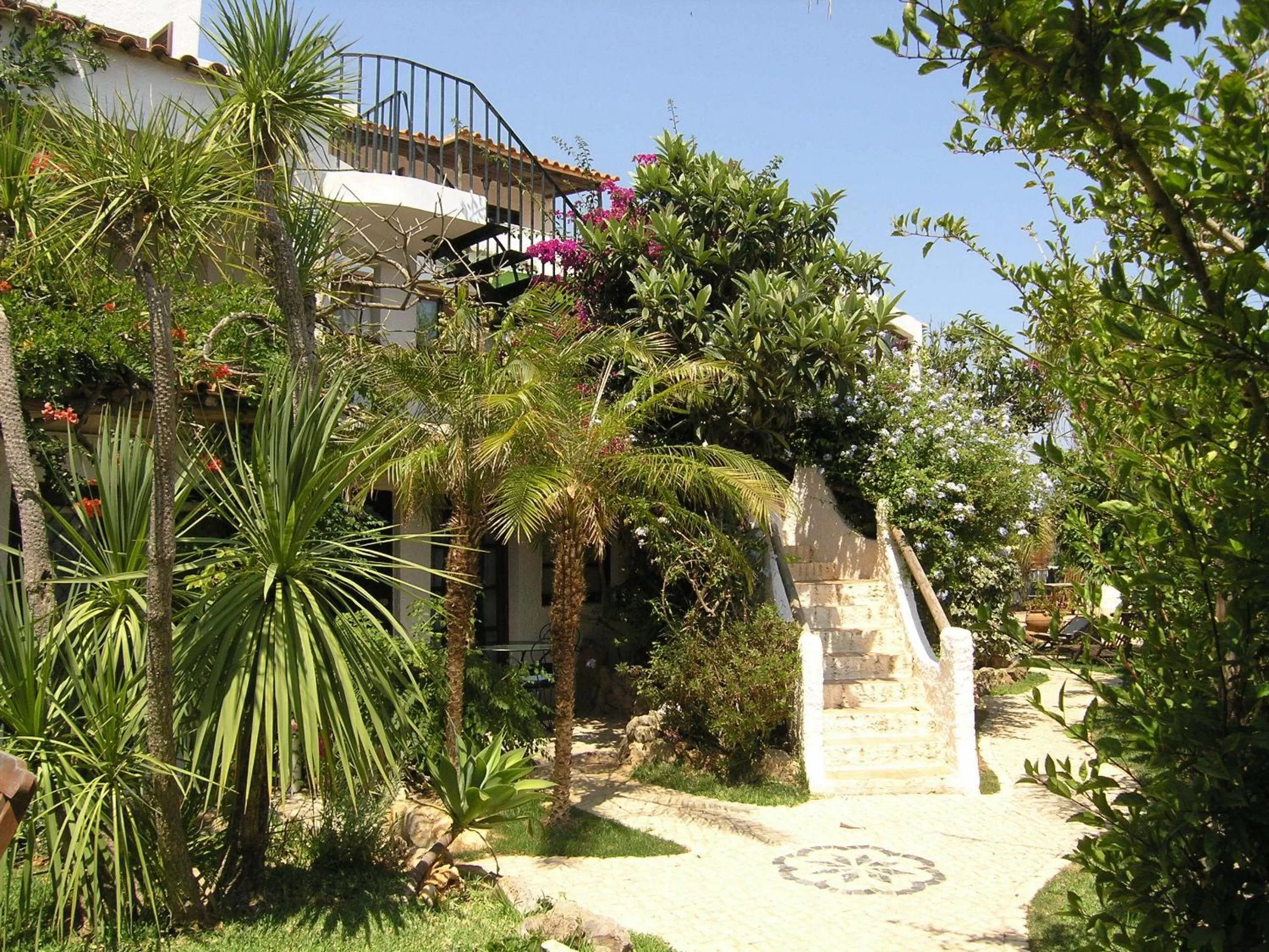 Facade/entrance, Property Building in Uma Casa a Beira Sol