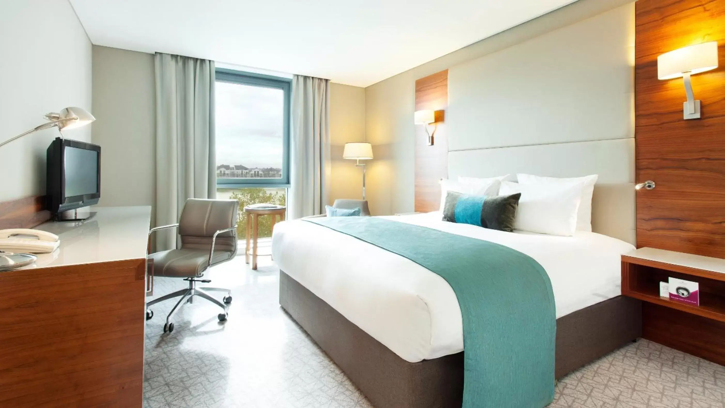 Standard King Room - Disability Access in Crowne Plaza London - Docklands by IHG Standard King Room - Disability Access in Crowne Plaza London - Docklands by IHG