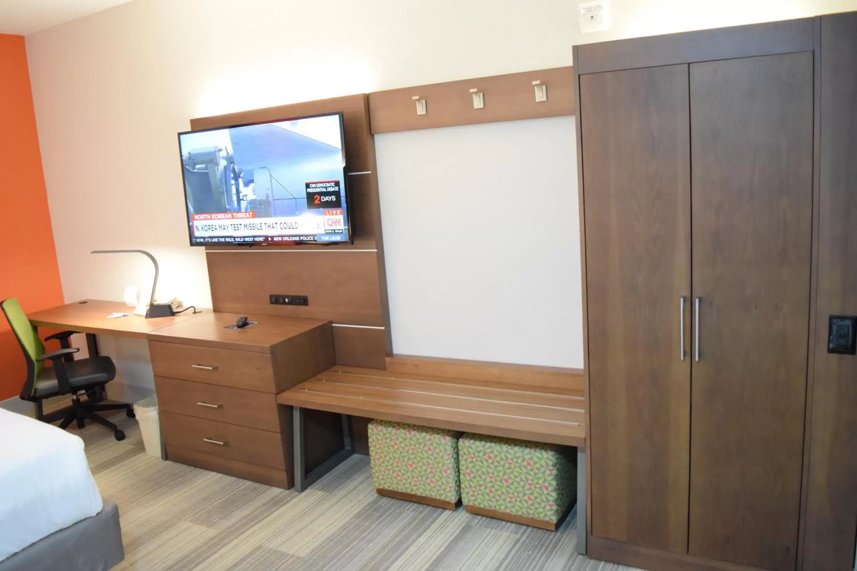 Bedroom, TV/Entertainment Center in Holiday Inn Express & Suites Pensacola West I-10, an IHG Hotel