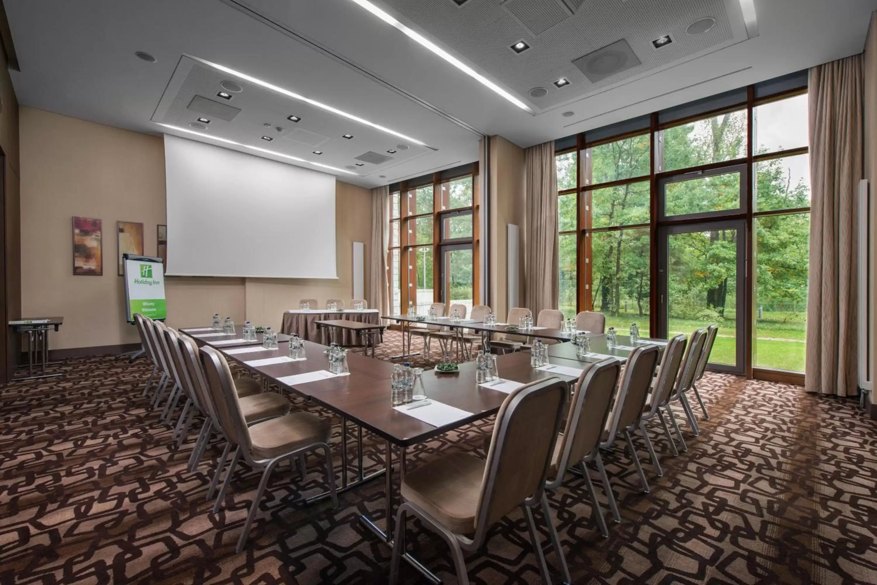 Meeting/conference room in Holiday Inn Resort Warsaw Józefów, an IHG Hotel