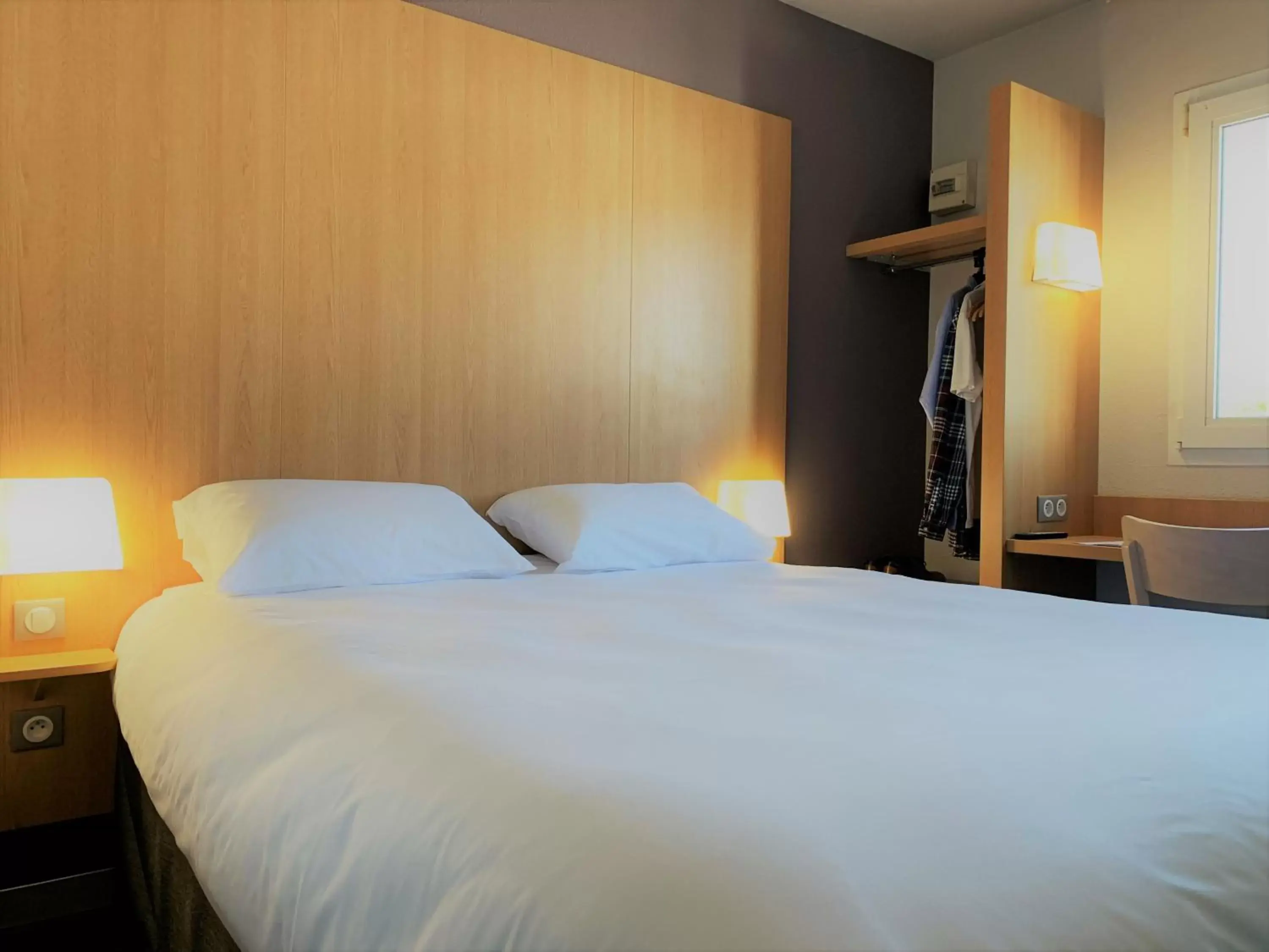 Photo of the whole room, Bed in Kyriad Direct Clermont Ferrand Nord Gerzat