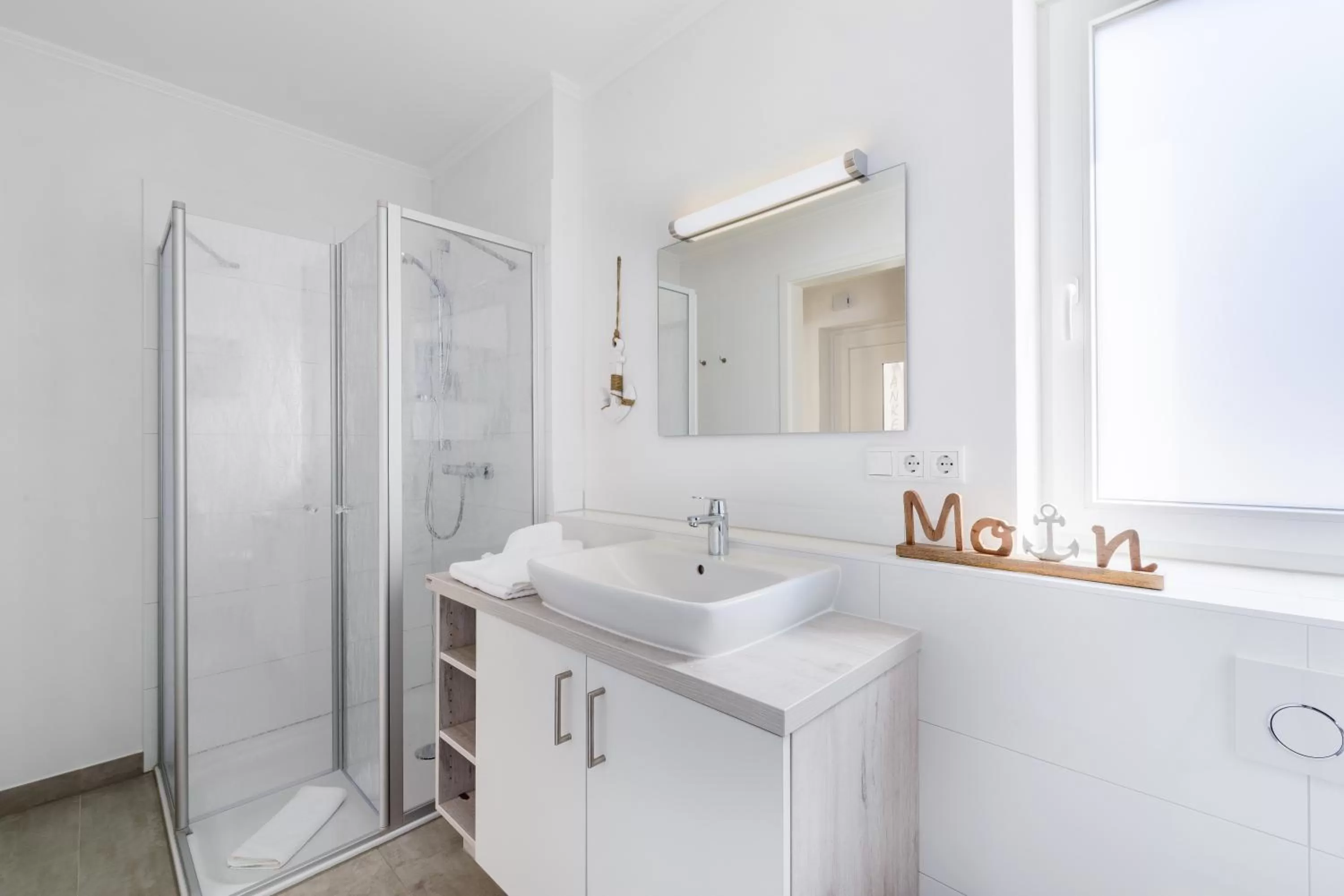 Bathroom in Nordsee-Hotel Hinrichsen