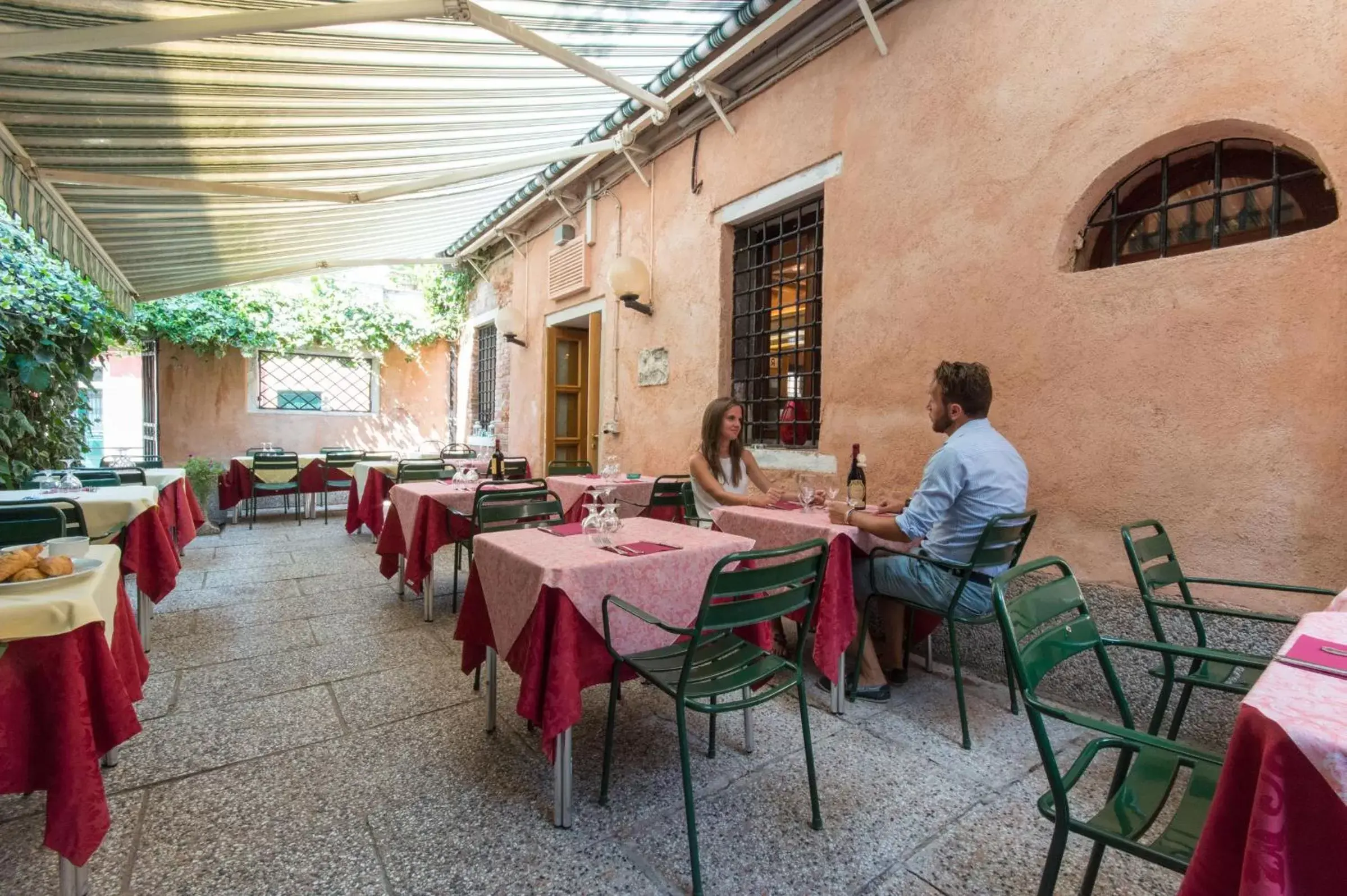 Restaurant/Places to Eat in Messner Palace