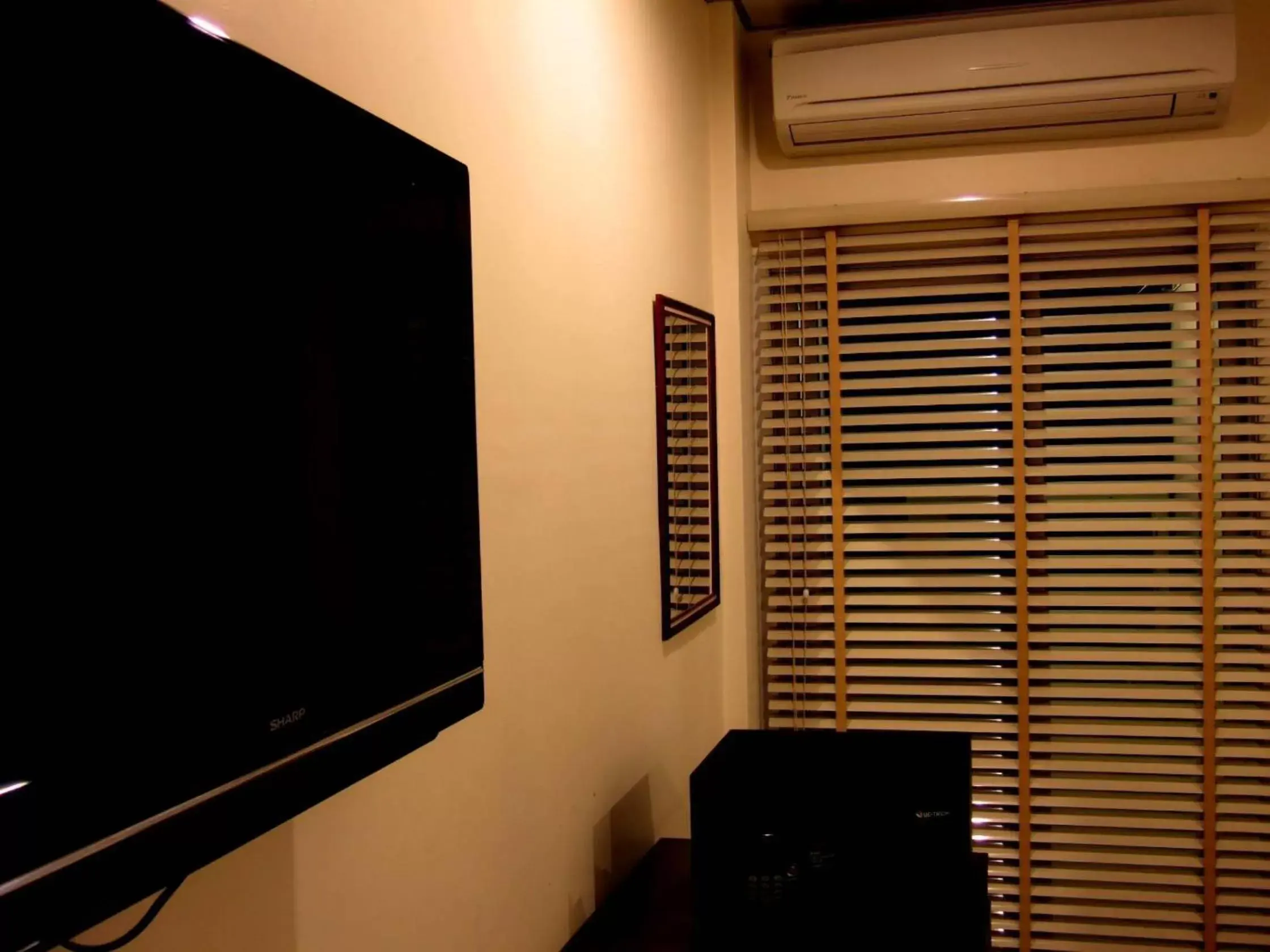 TV and multimedia, TV/Entertainment Center in Lodge 61 Hotel