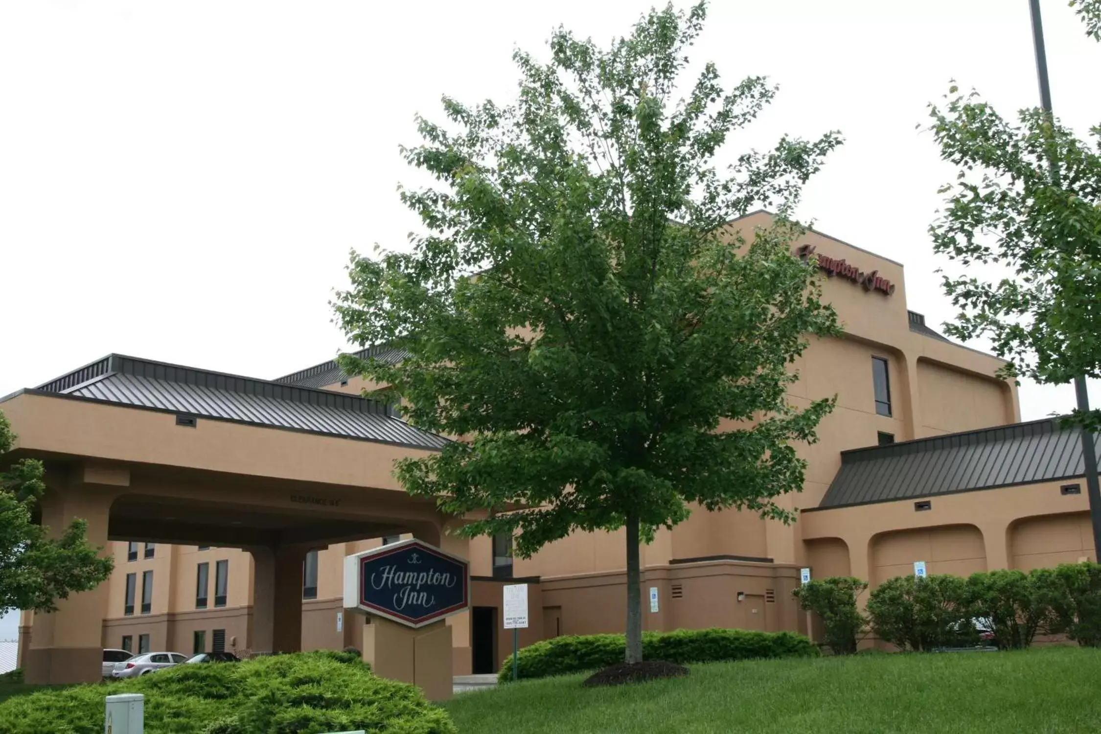 Property Building in Hampton Inn Columbia, MD