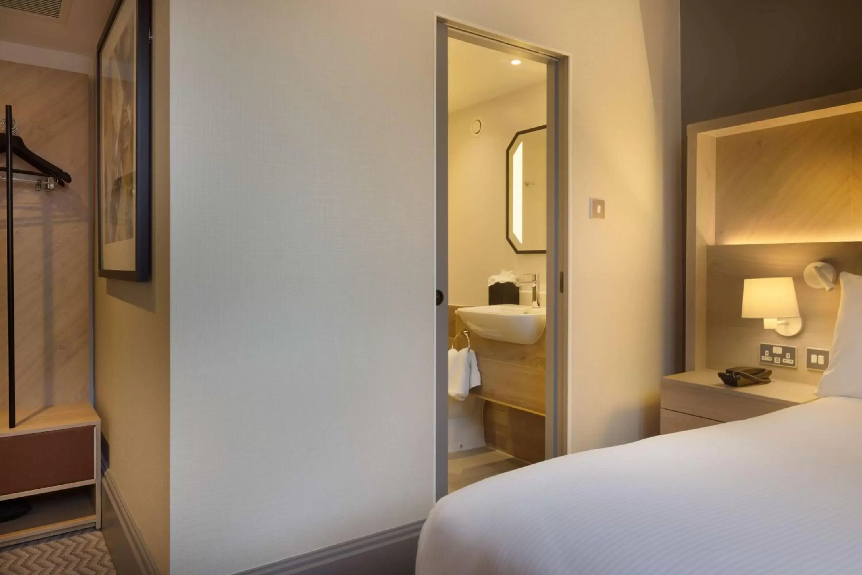 Bed, Bathroom in Hilton Nottingham Hotel