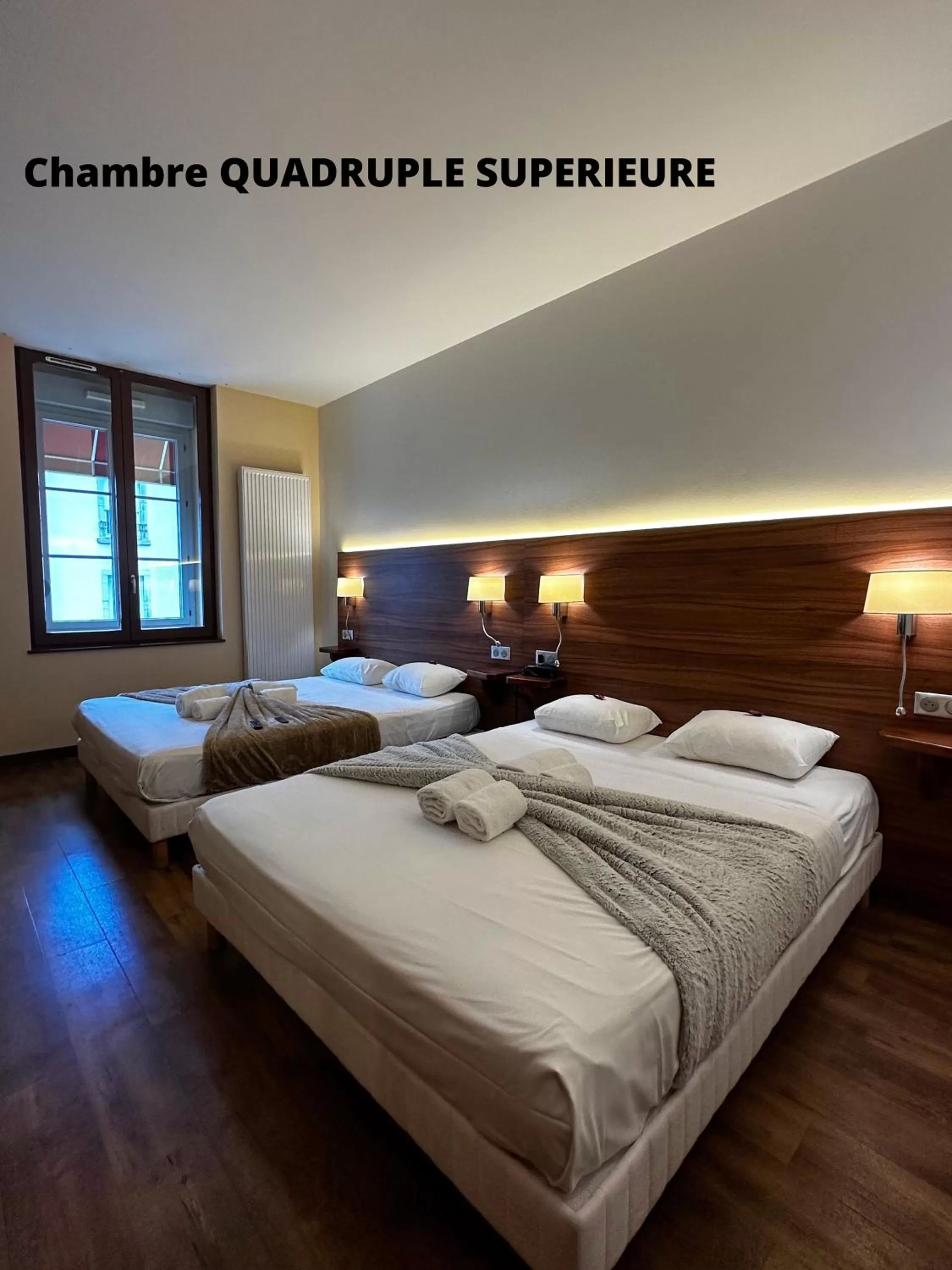 Bed in Hôtel Terminus - Pizzeria Pizz'a gogo - salle de sport - face à la gare