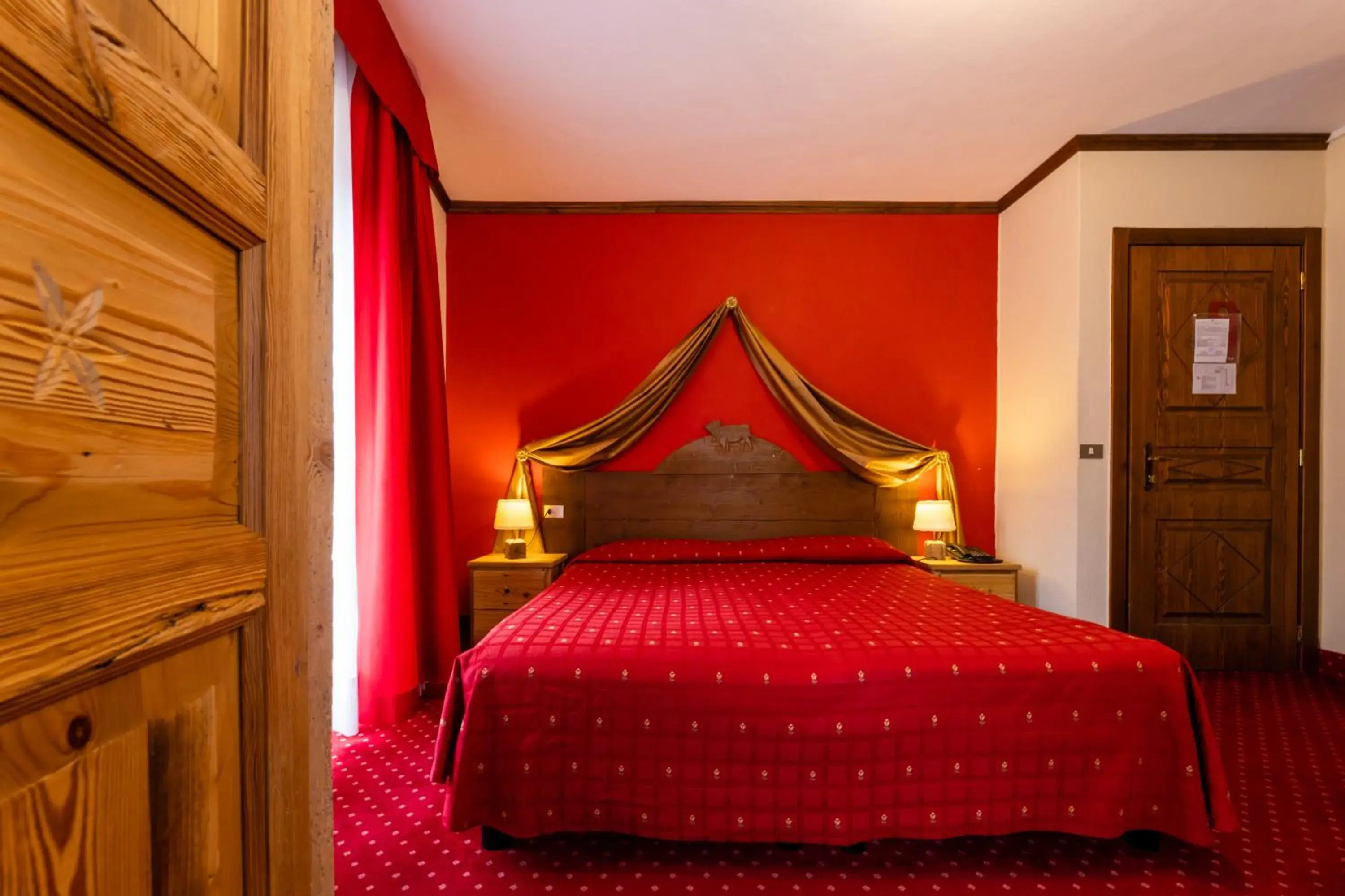 Bedroom, Bed in Hotel Courmayeur