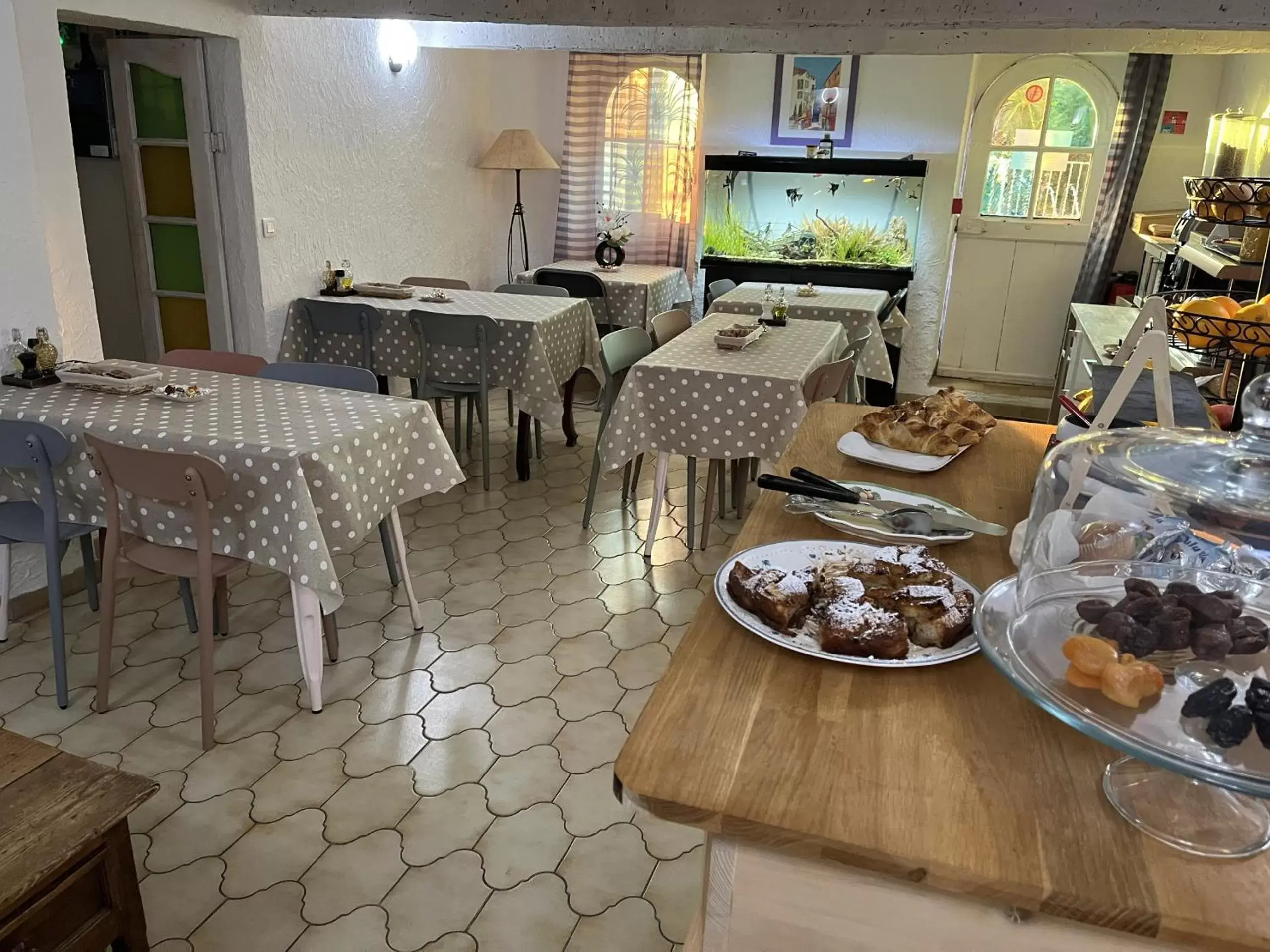 Dining area, Restaurant/Places to Eat in La Villa Roseraie , Hôtel Familial OUVERT TOUTE L ANNEE