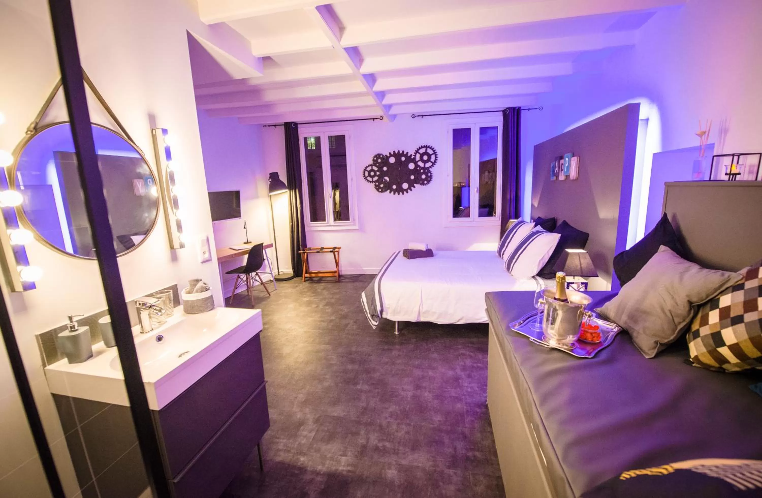 Bathroom, Bed in La Maison Gustave