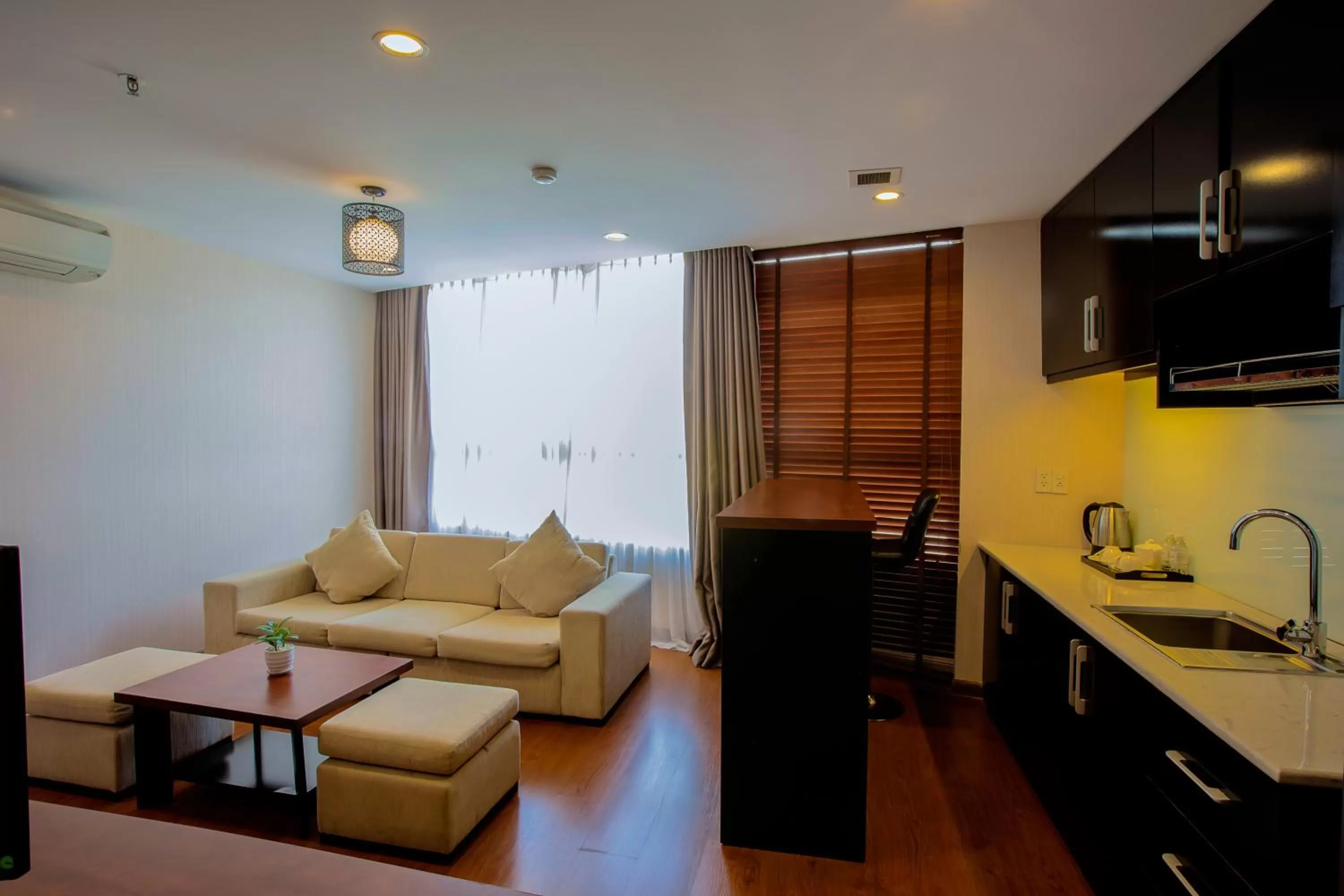 Seating area, Kitchen/Kitchenette in Homestead Parkview