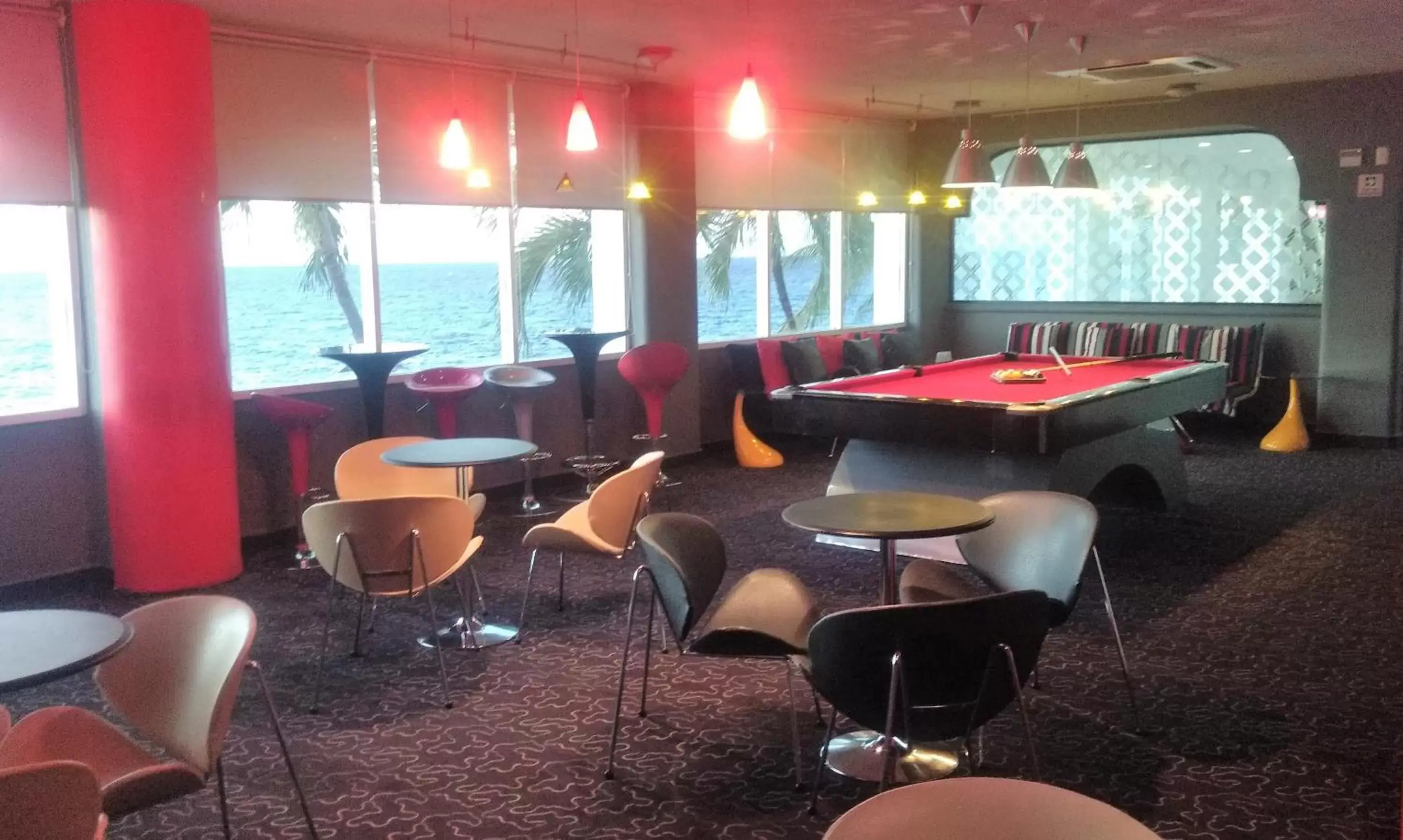 Lounge or bar, Billiards in Coral Princess Hotel & Dive Resort